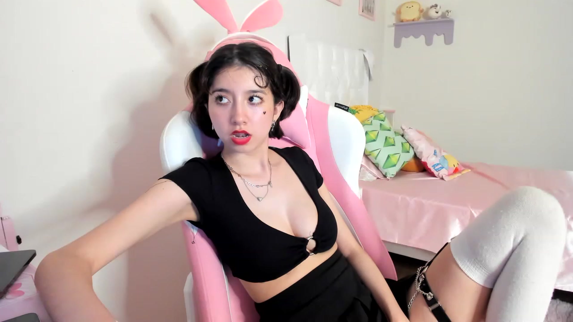 Gallery image thumbnail from Cherrycute666's myfreecams stream on, 06/08/2023, 07:41 image 6 of 20