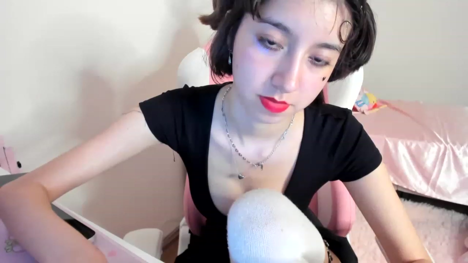 Gallery image thumbnail from Cherrycute666's myfreecams stream on, 06/08/2023, 07:41 image 14 of 20
