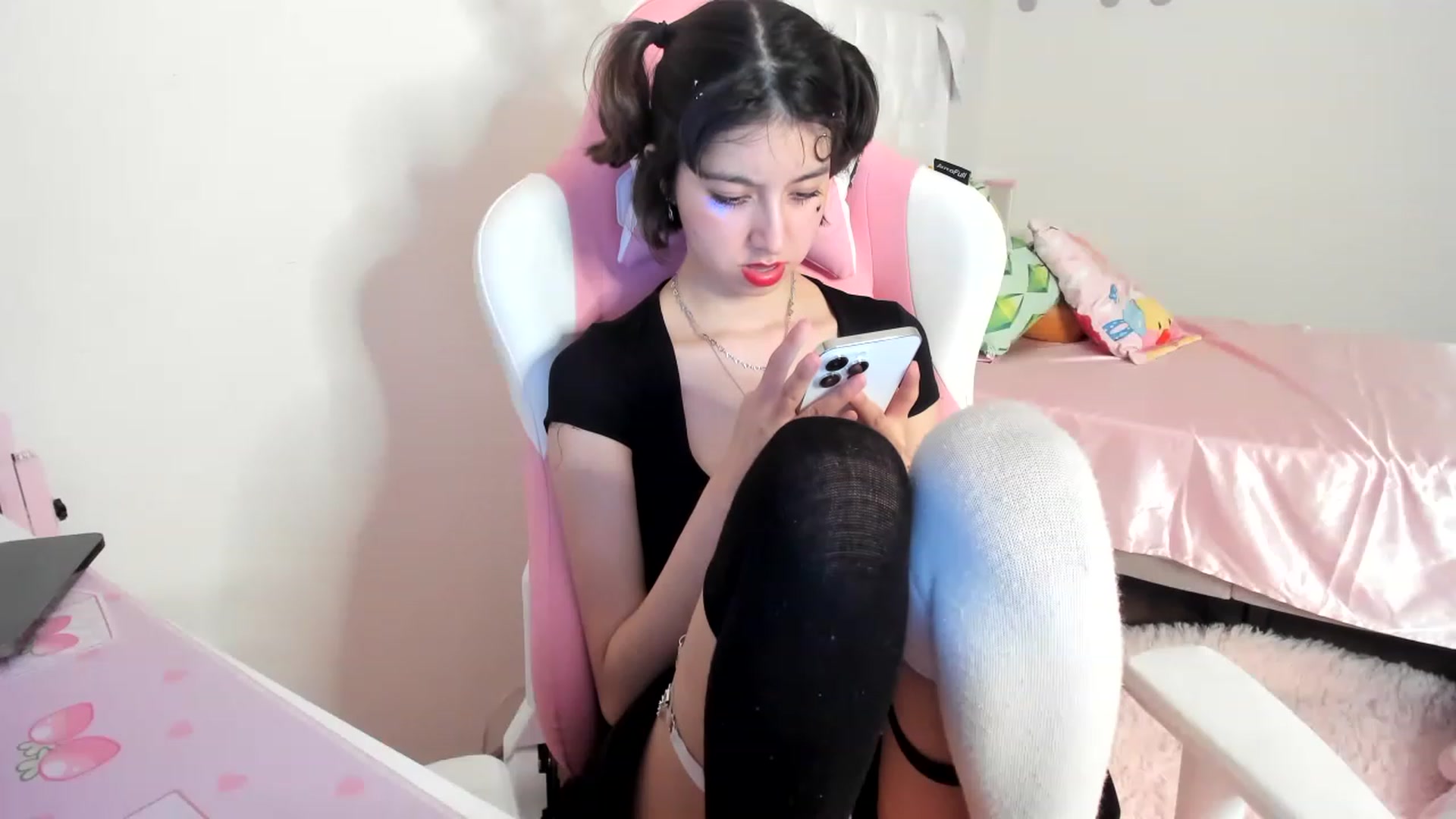 Gallery image thumbnail from Cherrycute666's myfreecams stream on, 06/08/2023, 07:41 image 13 of 20