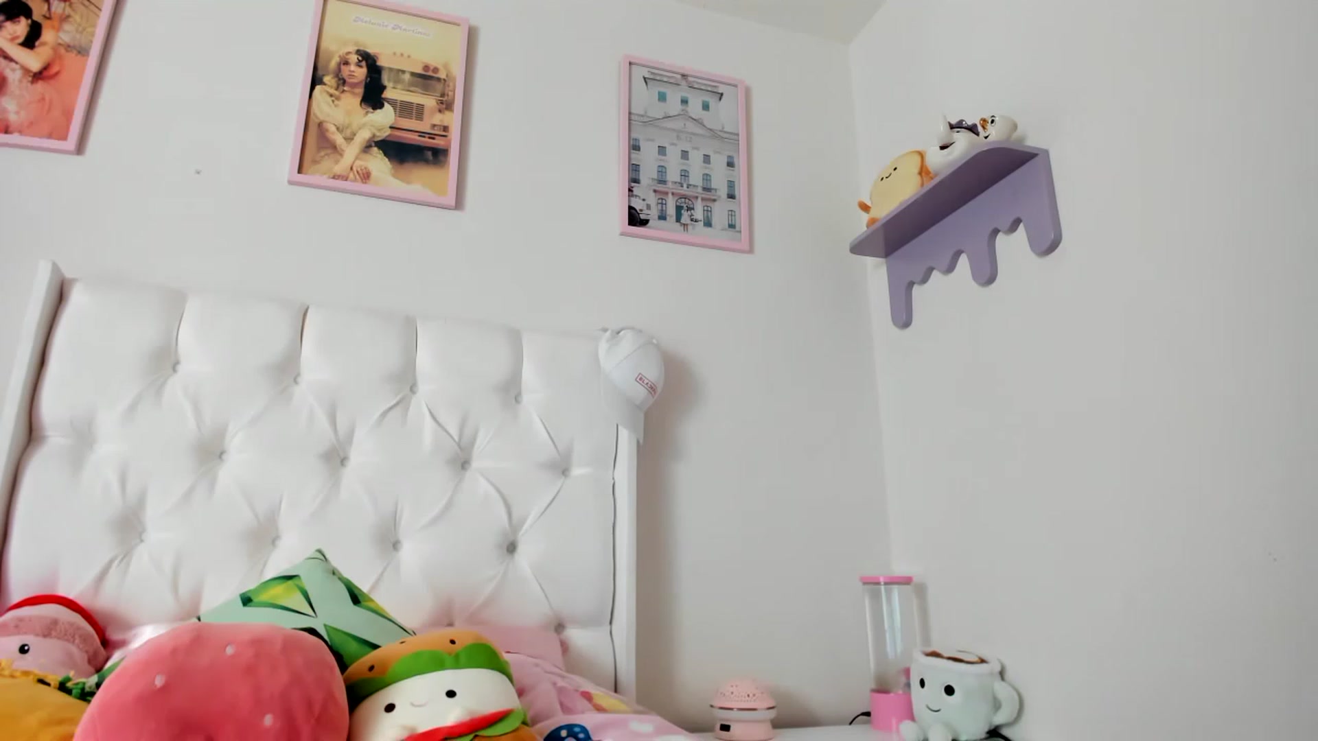 Gallery image thumbnail from Cherrycute666's myfreecams stream on, 06/08/2023, 22:13 image 10 of 20