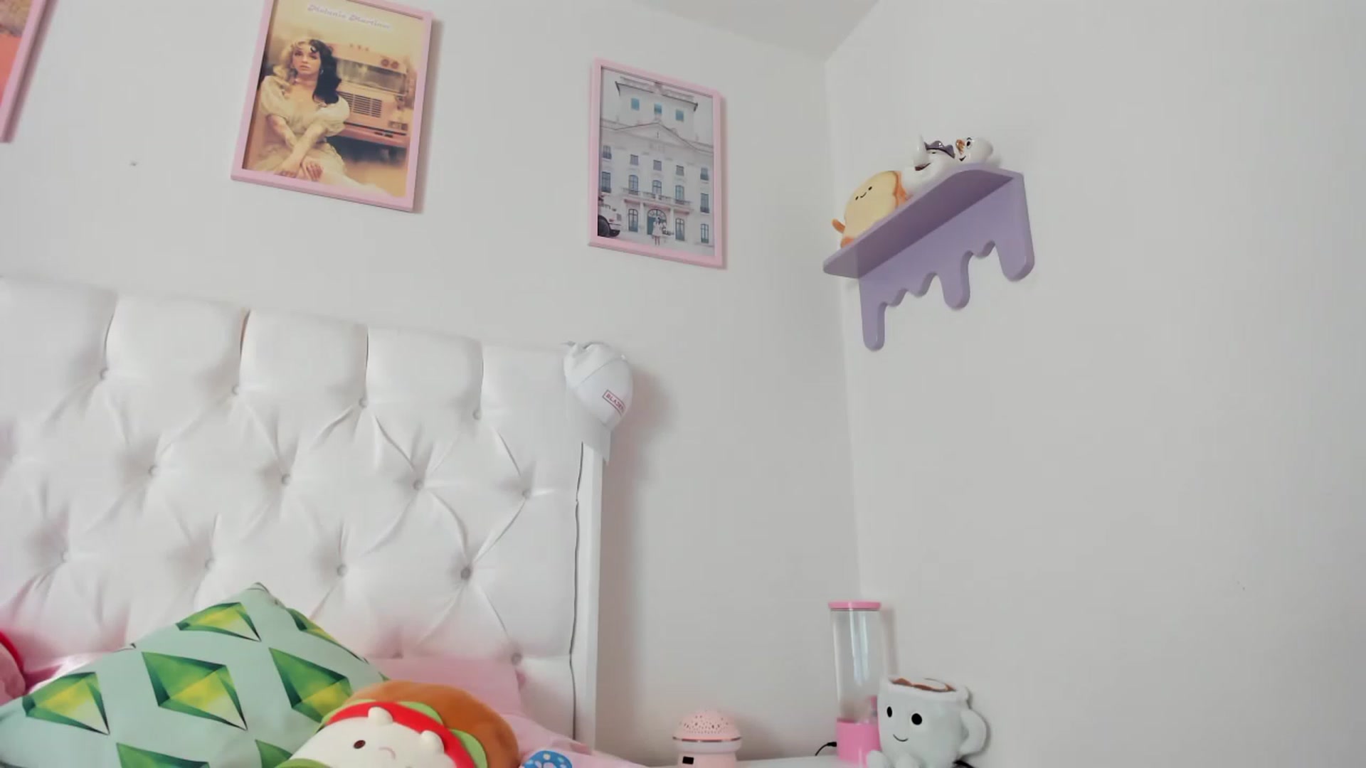 Gallery image thumbnail from Cherrycute666's myfreecams stream on, 06/08/2023, 22:13 image 3 of 20