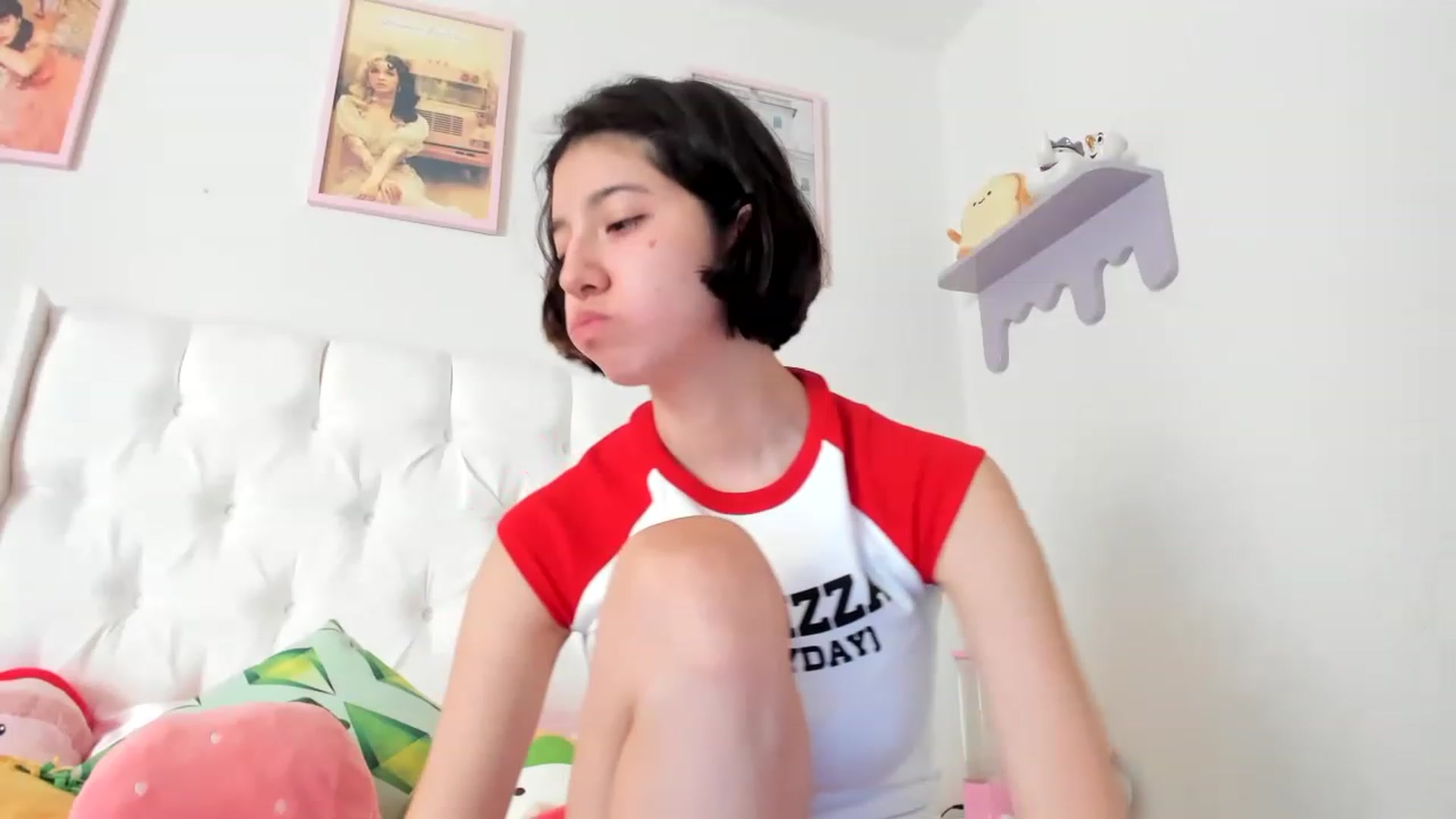 Gallery image thumbnail from Cherrycute666's myfreecams stream on, 06/08/2023, 22:13 image 16 of 20