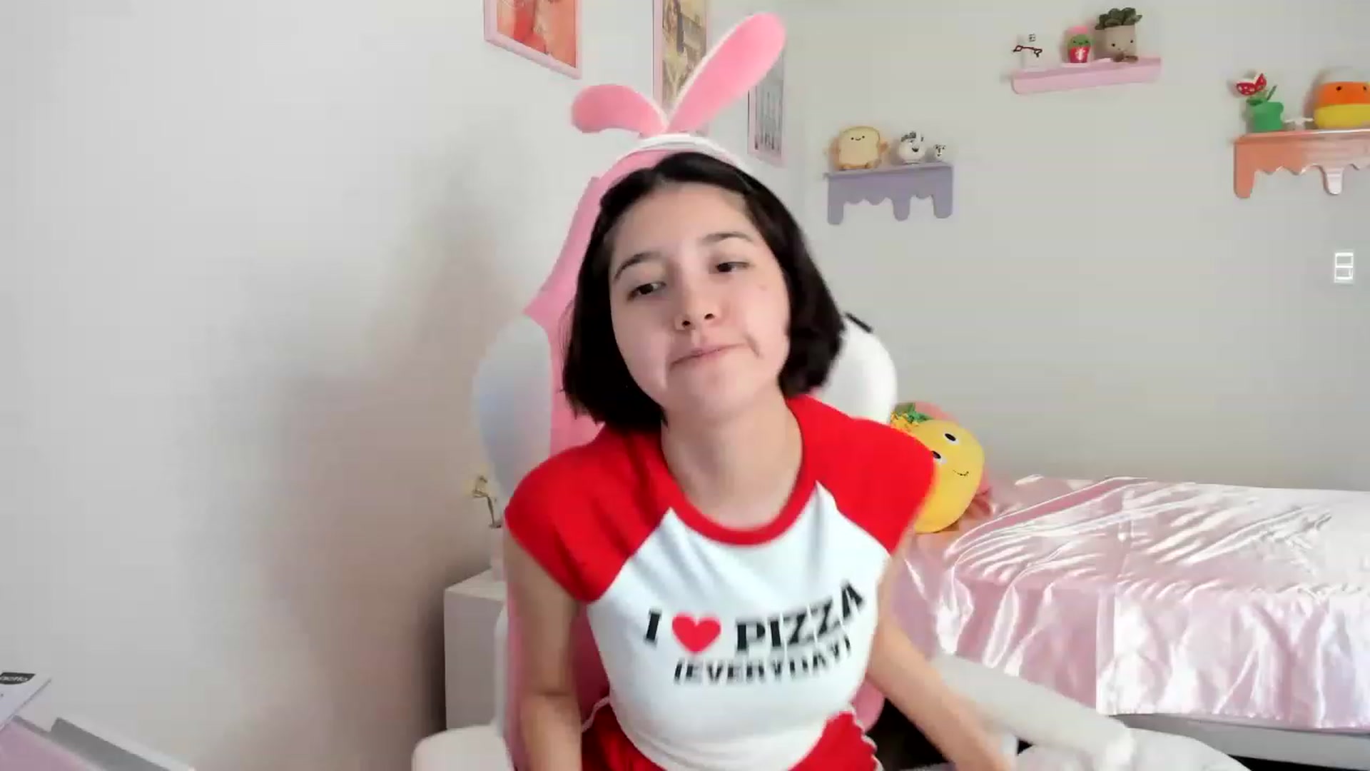 Gallery image thumbnail from Cherrycute666's myfreecams stream on, 06/08/2023, 23:10 image 14 of 20