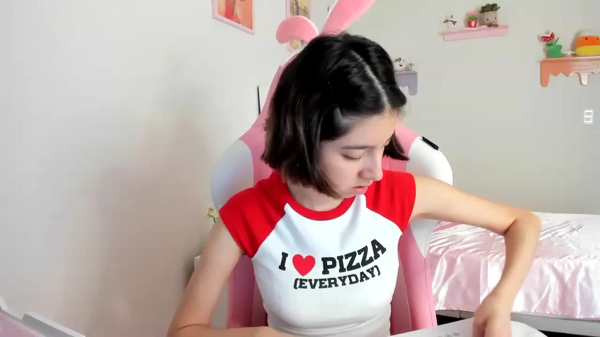 Gallery image thumbnail from Cherrycute666's myfreecams stream on, 06/08/2023, 23:10 image 9 of 20