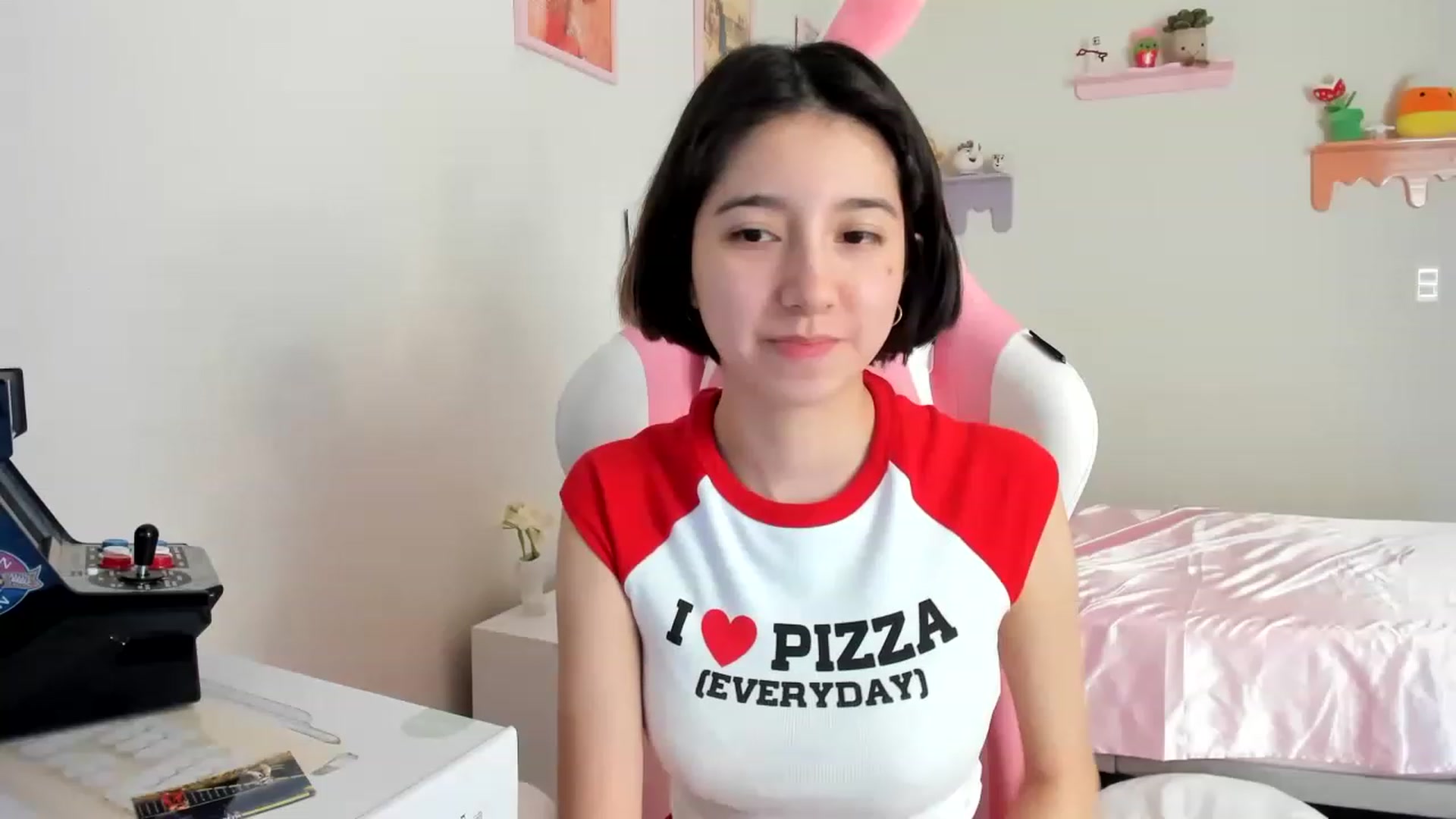 Gallery image thumbnail from Cherrycute666's myfreecams stream on, 06/08/2023, 23:10 image 1 of 20