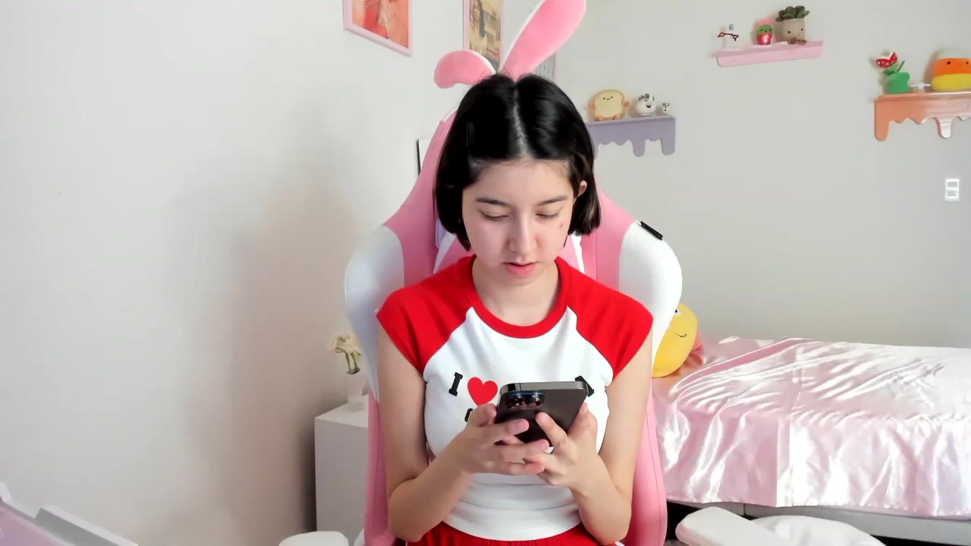 Gallery image thumbnail from Cherrycute666's myfreecams stream on, 06/08/2023, 23:10 image 6 of 20