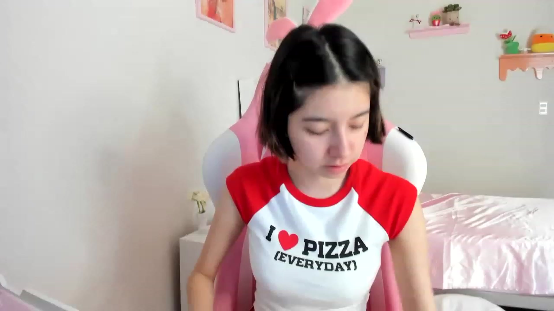 Gallery image thumbnail from Cherrycute666's myfreecams stream on, 06/08/2023, 23:10 image 8 of 20