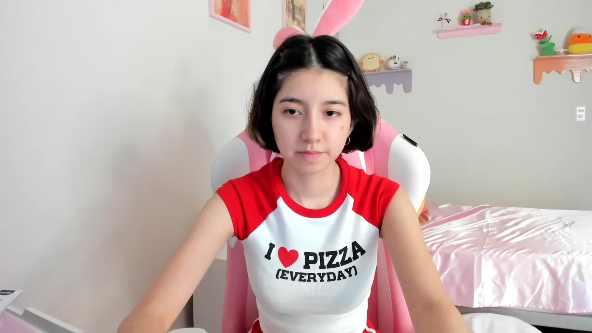Gallery image thumbnail from Cherrycute666's myfreecams stream on, 06/08/2023, 23:10 image 15 of 20