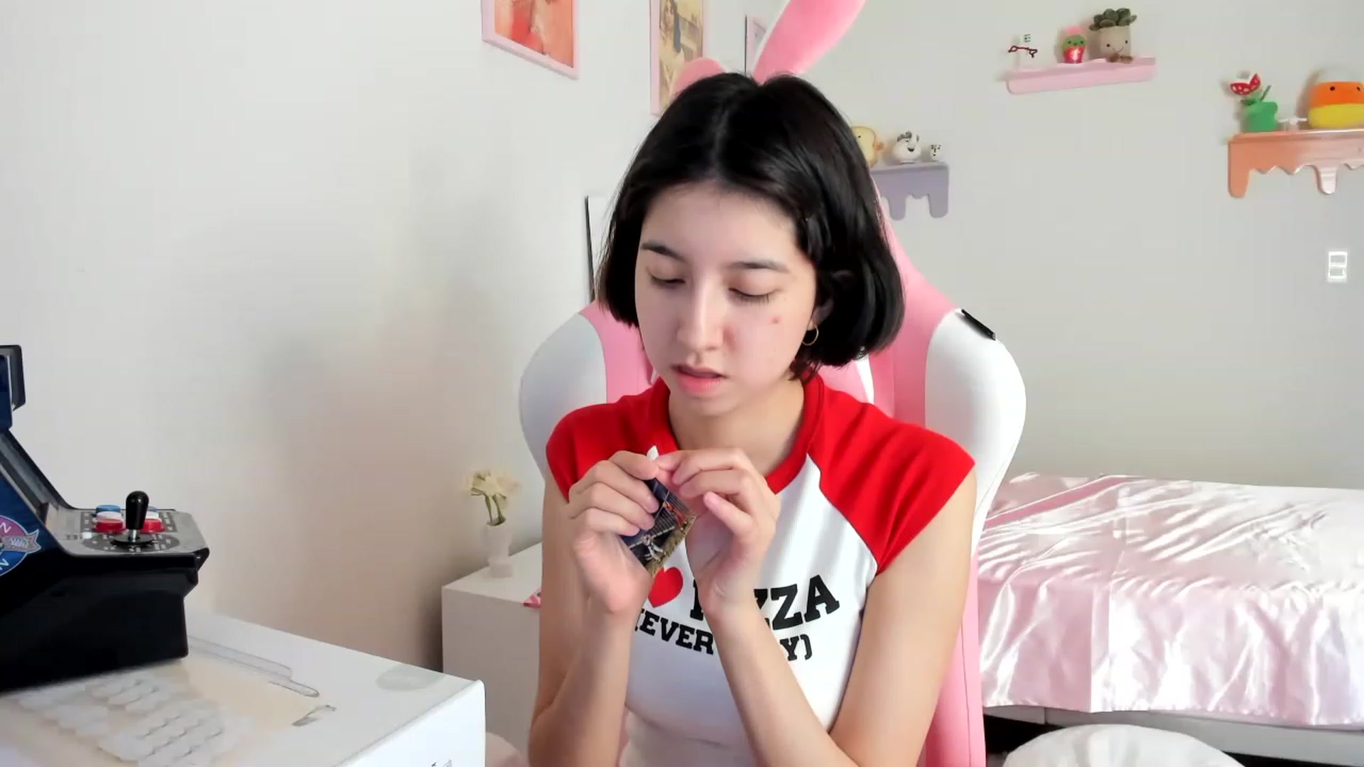 Gallery image thumbnail from Cherrycute666's myfreecams stream on, 06/08/2023, 23:10 image 2 of 20