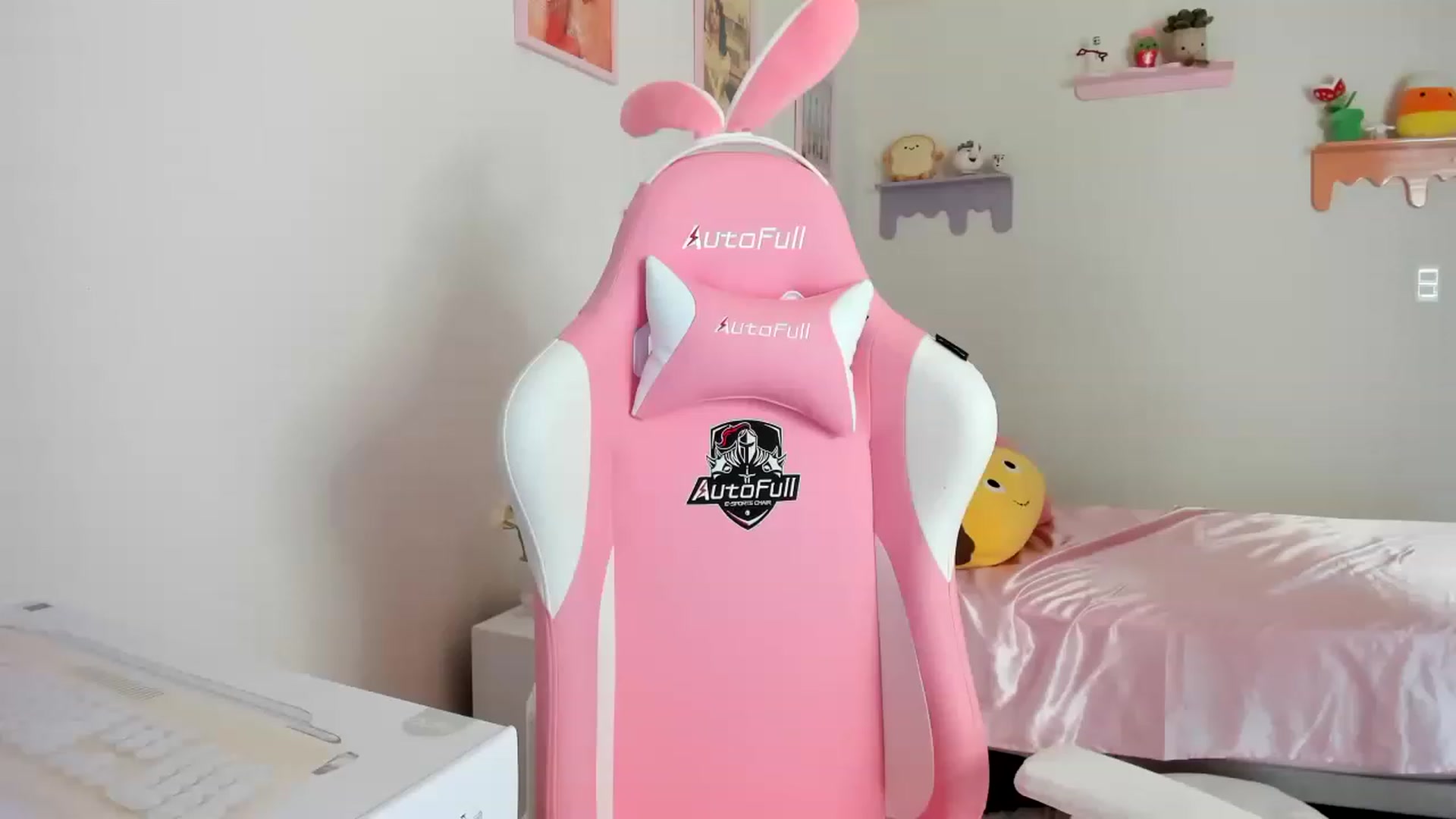 Gallery image thumbnail from Cherrycute666's myfreecams stream on, 06/08/2023, 23:10 image 4 of 20