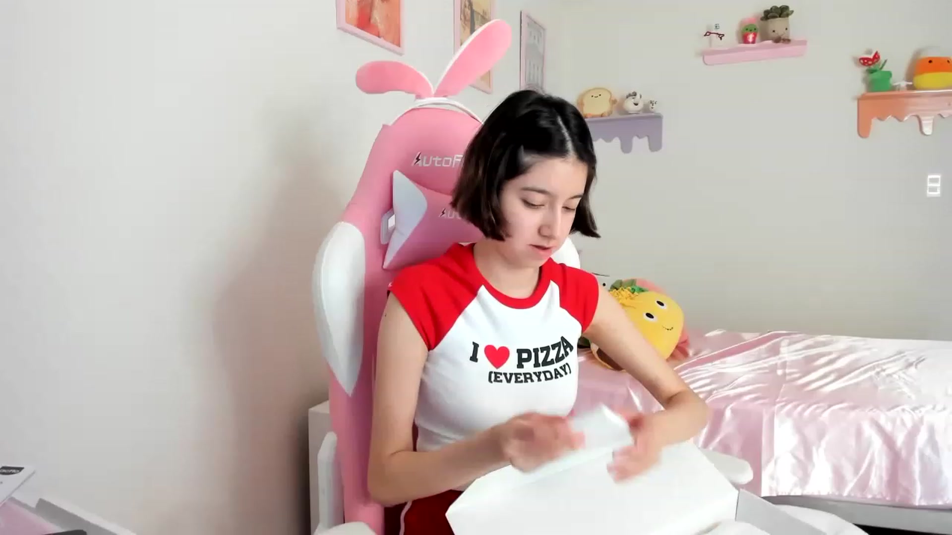 Gallery image thumbnail from Cherrycute666's myfreecams stream on, 06/08/2023, 23:10 image 12 of 20