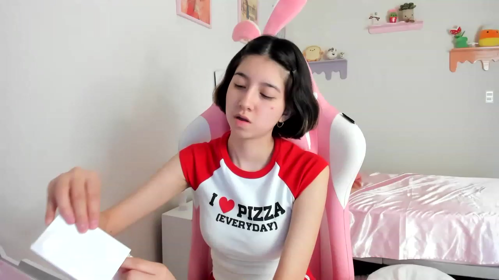 Gallery image thumbnail from Cherrycute666's myfreecams stream on, 06/08/2023, 23:10 image 17 of 20