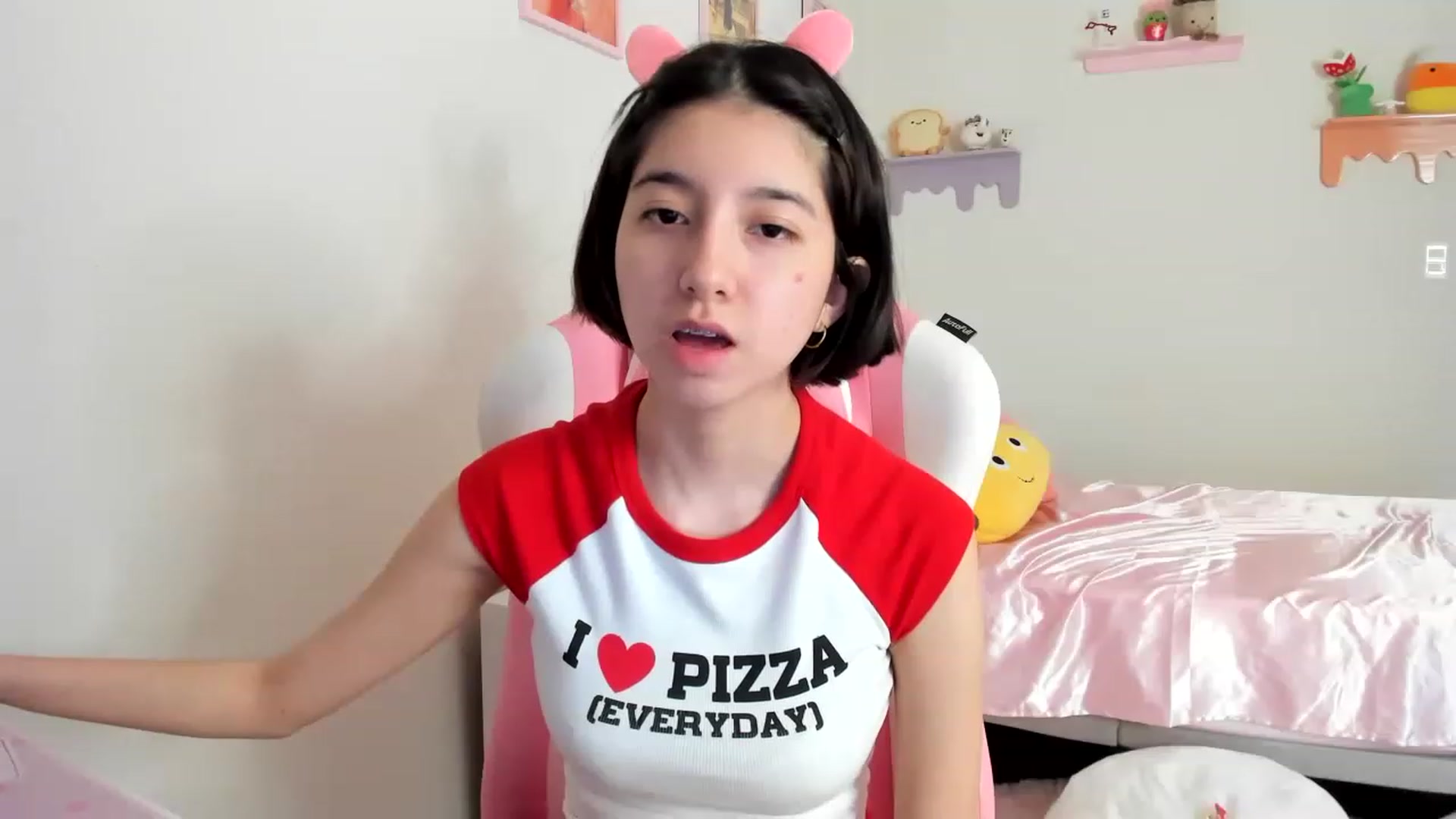 Gallery image thumbnail from Cherrycute666's myfreecams stream on, 06/09/2023, 24:04 image 12 of 20