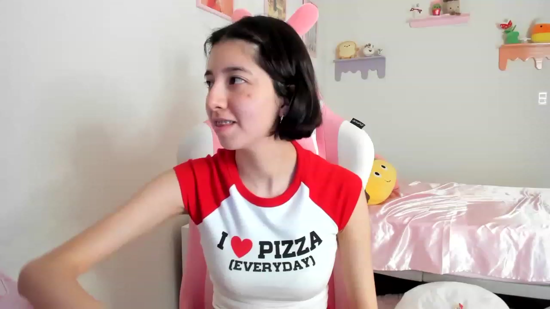 Gallery image thumbnail from Cherrycute666's myfreecams stream on, 06/09/2023, 24:04 image 11 of 20