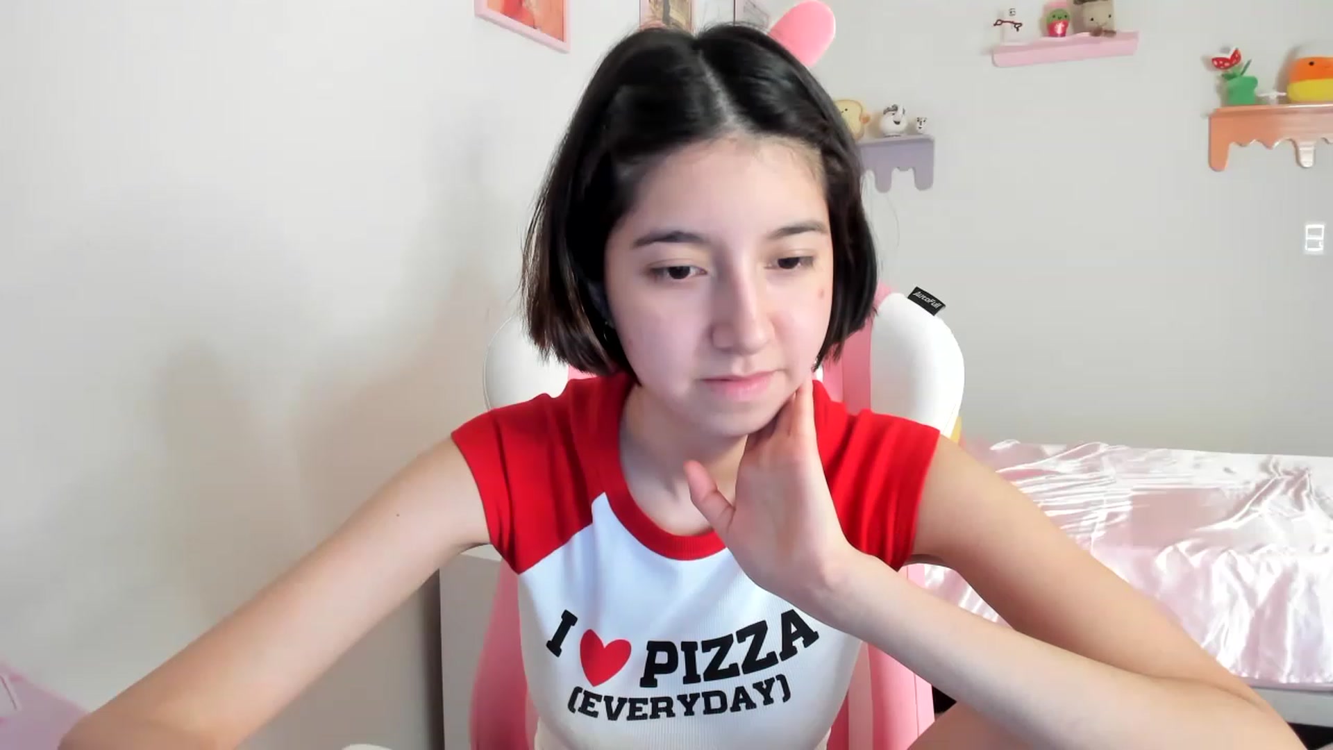 Gallery image thumbnail from Cherrycute666's myfreecams stream on, 06/09/2023, 24:04 image 15 of 20