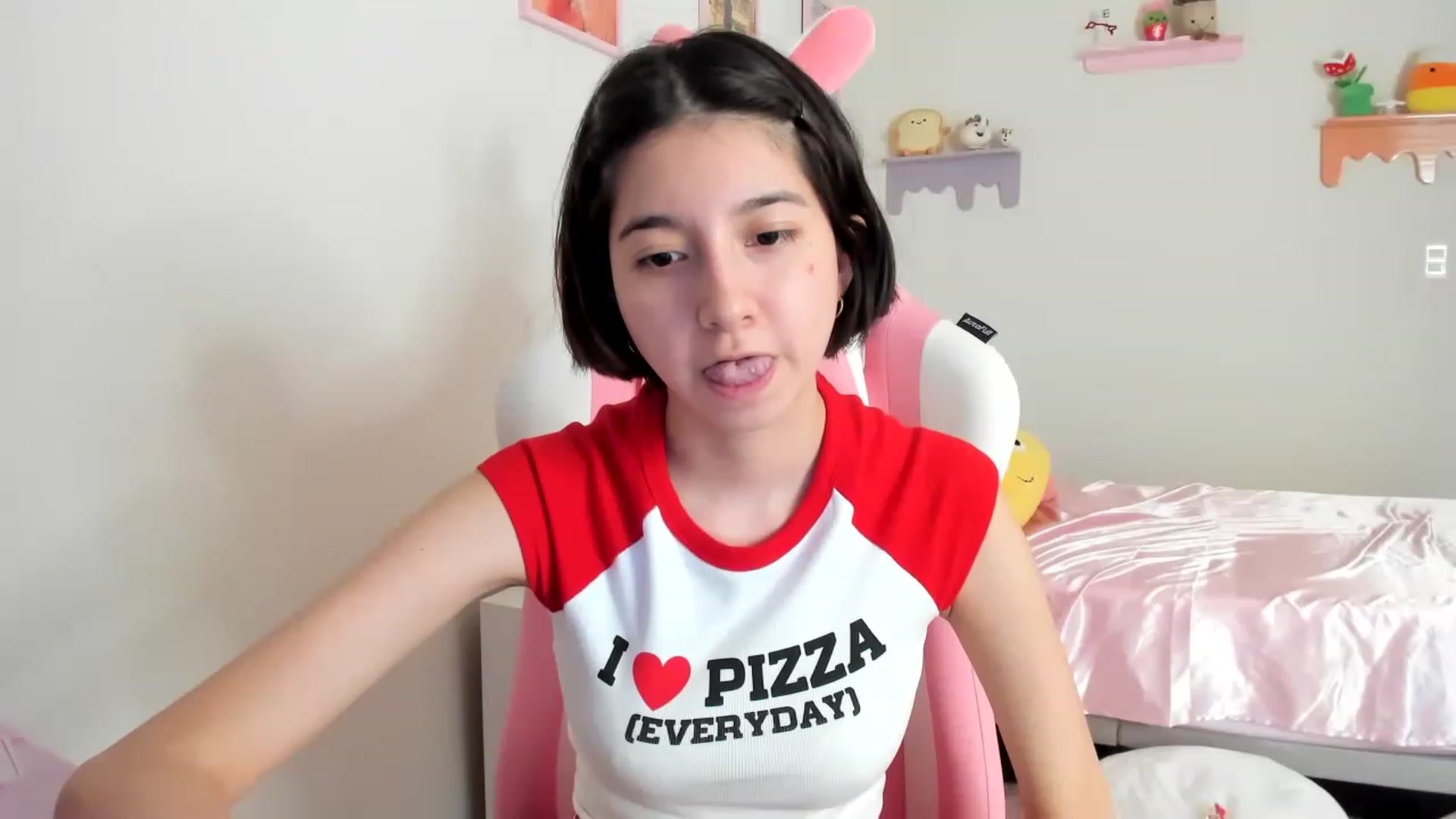Gallery image thumbnail from Cherrycute666's myfreecams stream on, 06/09/2023, 24:04 image 14 of 20