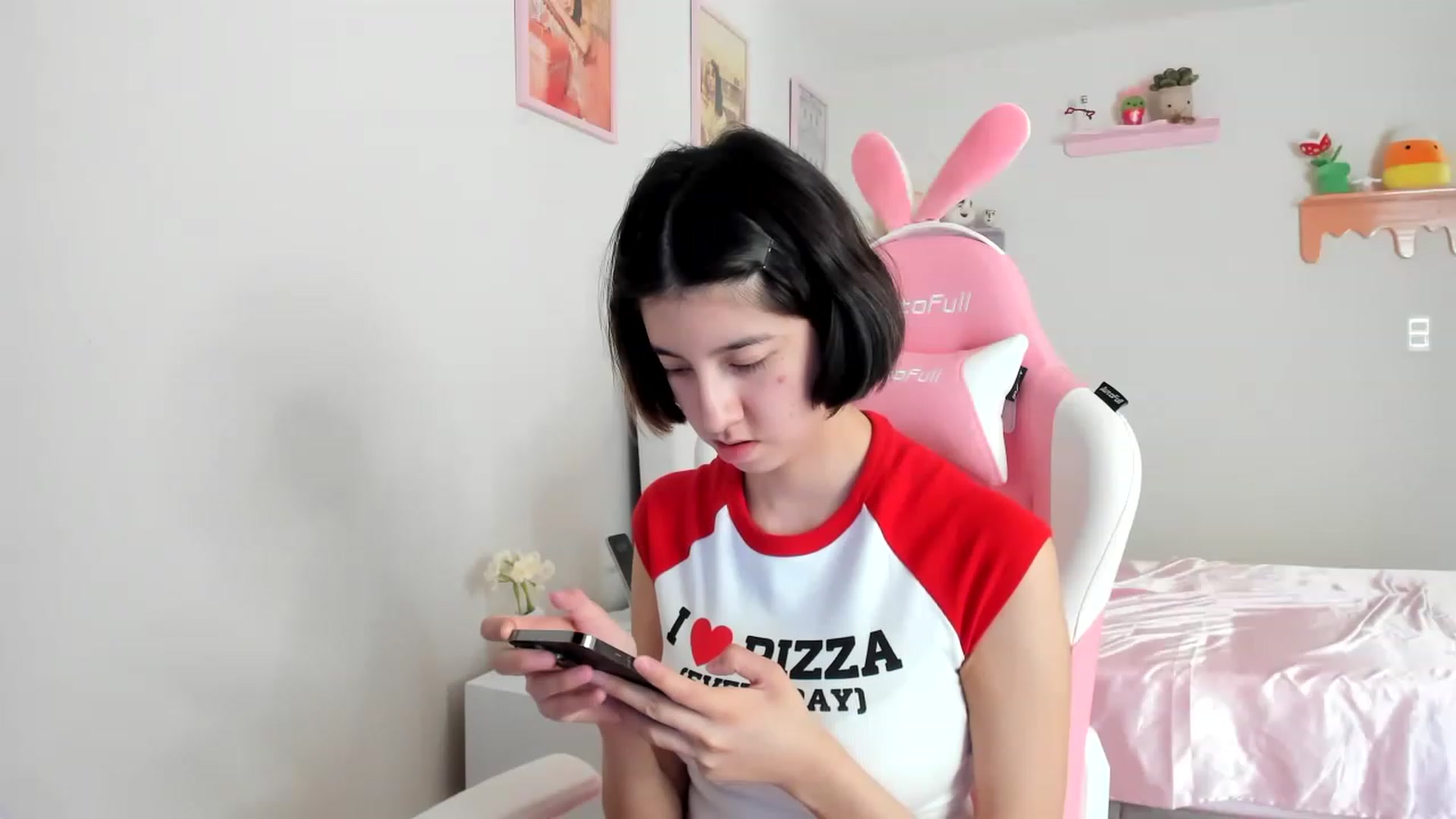 Gallery image thumbnail from Cherrycute666's myfreecams stream on, 06/09/2023, 24:04 image 1 of 20