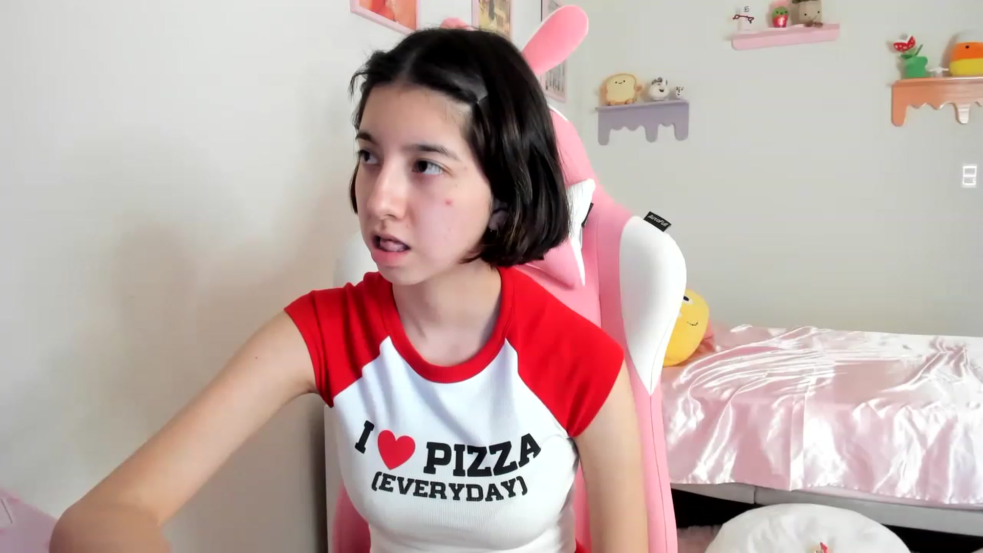 Gallery image thumbnail from Cherrycute666's myfreecams stream on, 06/09/2023, 24:04 image 13 of 20