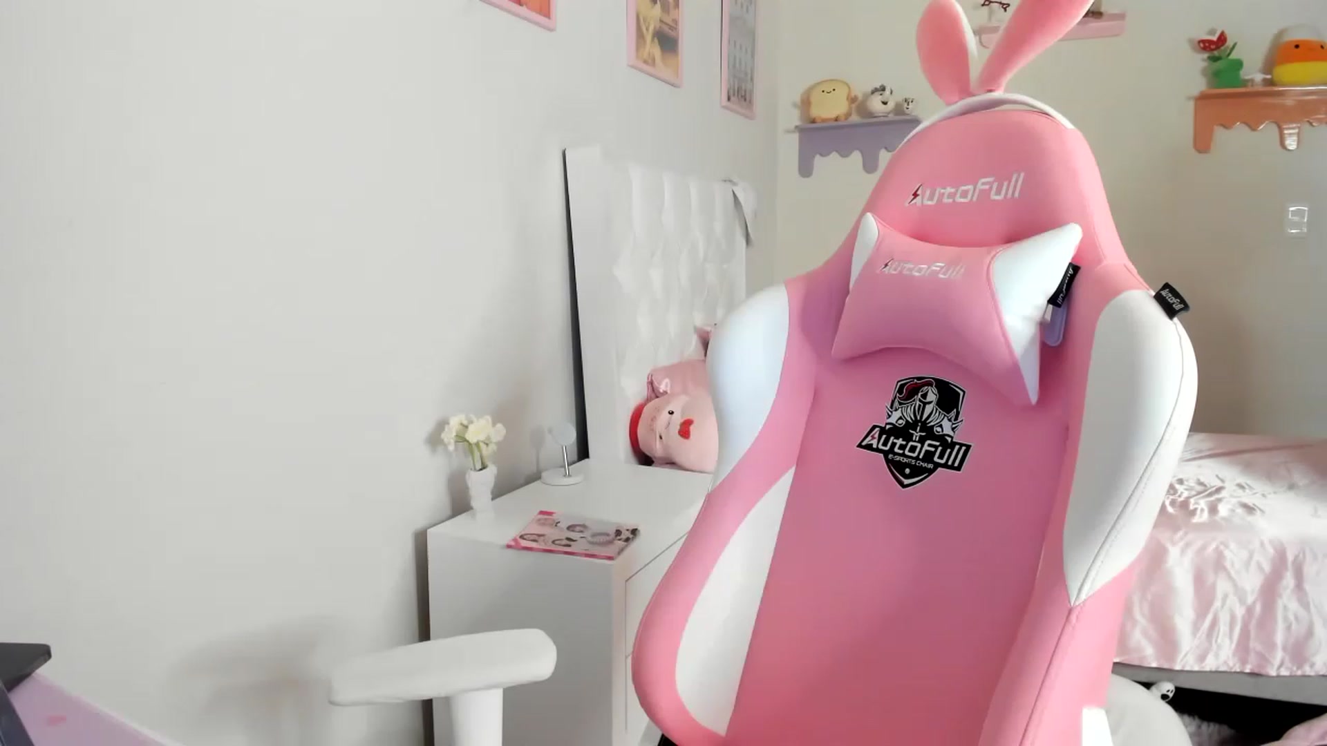 Gallery image thumbnail from Cherrycute666's myfreecams stream on, 06/09/2023, 02:30 image 20 of 20