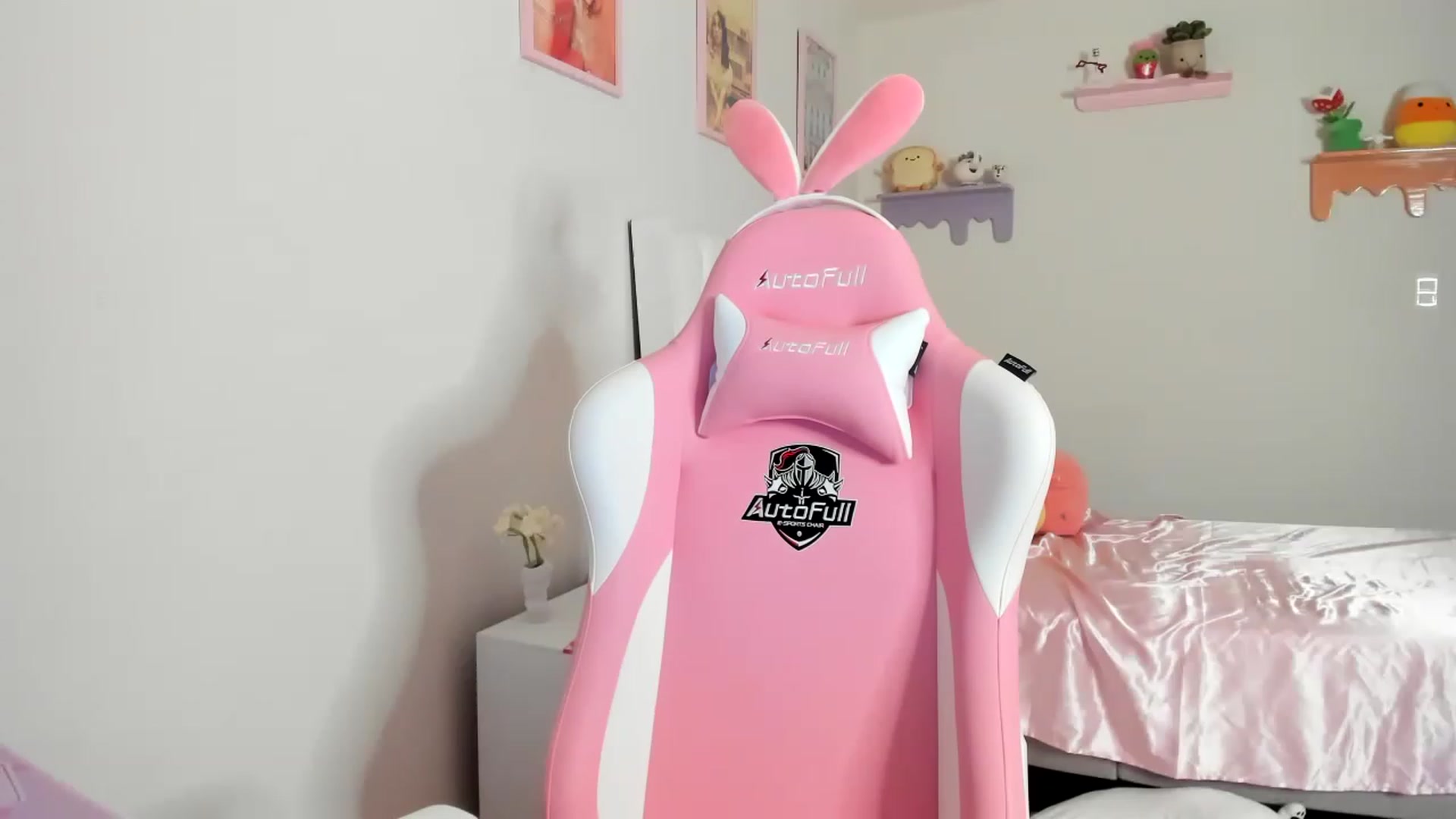 Gallery image thumbnail from Cherrycute666's myfreecams stream on, 06/09/2023, 02:30 image 11 of 20