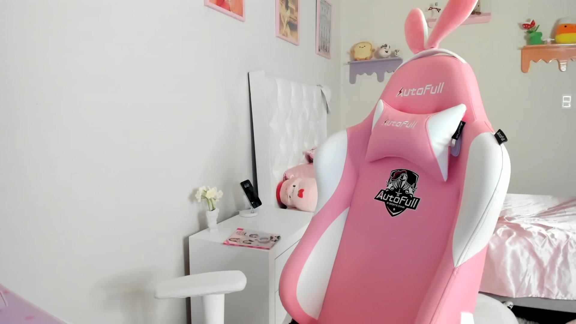 Gallery image thumbnail from Cherrycute666's myfreecams stream on, 06/09/2023, 02:30 image 2 of 20