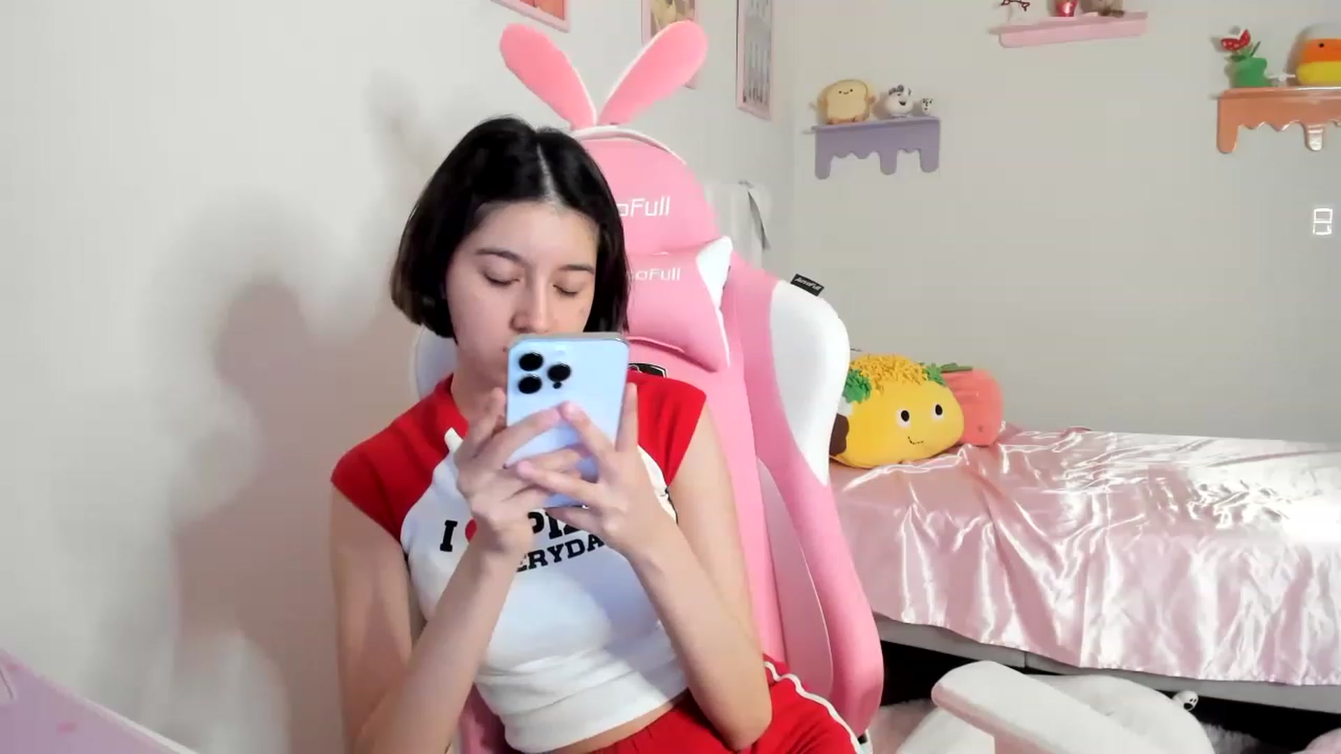 Gallery image thumbnail from Cherrycute666's myfreecams stream on, 06/09/2023, 02:30 image 13 of 20