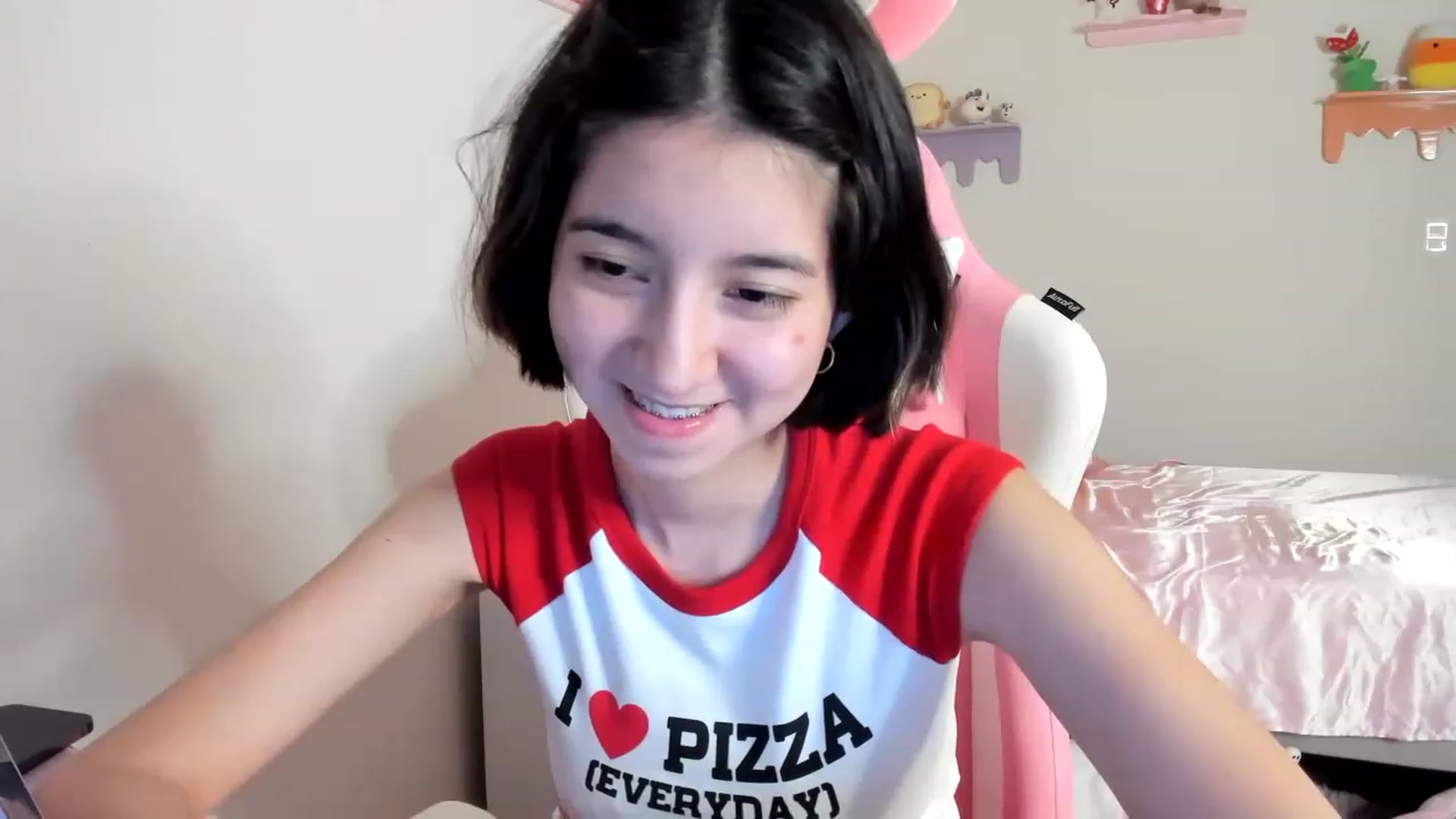 Gallery image thumbnail from Cherrycute666's myfreecams stream on, 06/09/2023, 02:30 image 16 of 20