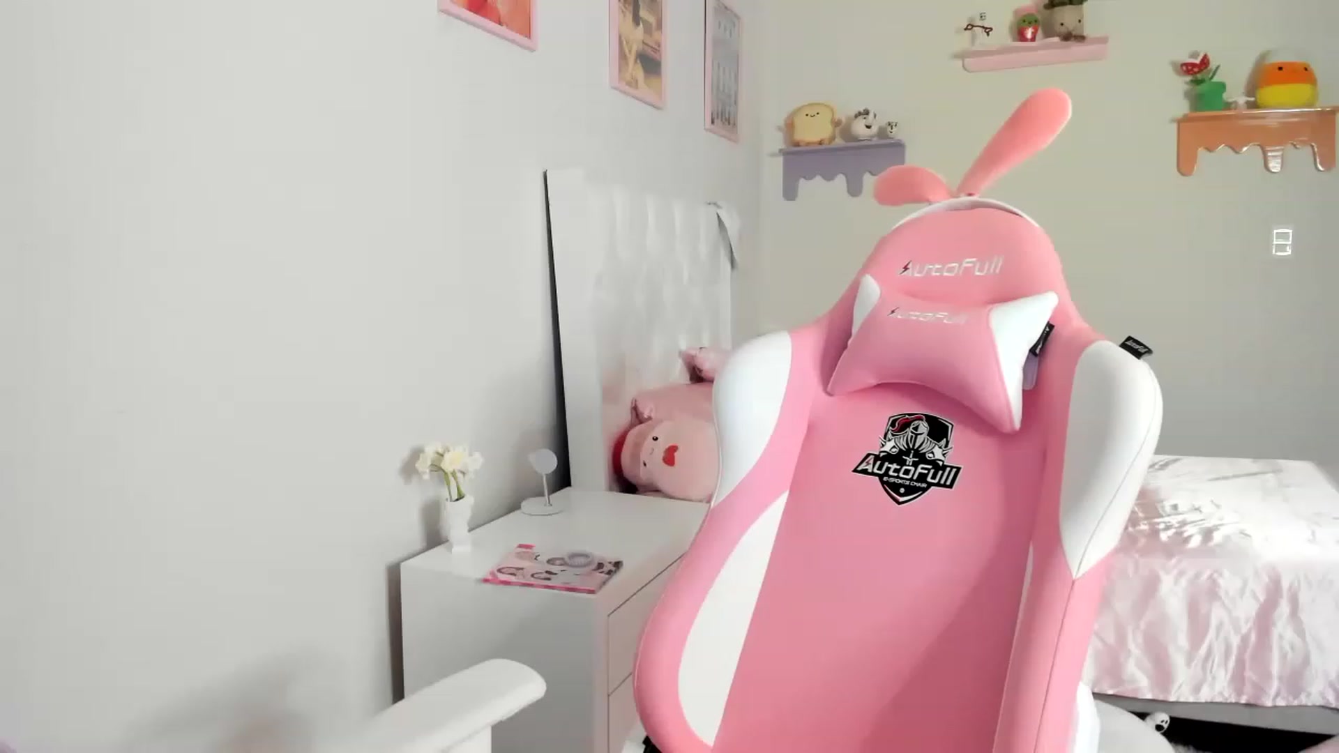 Gallery image thumbnail from Cherrycute666's myfreecams stream on, 06/09/2023, 07:50 image 8 of 20