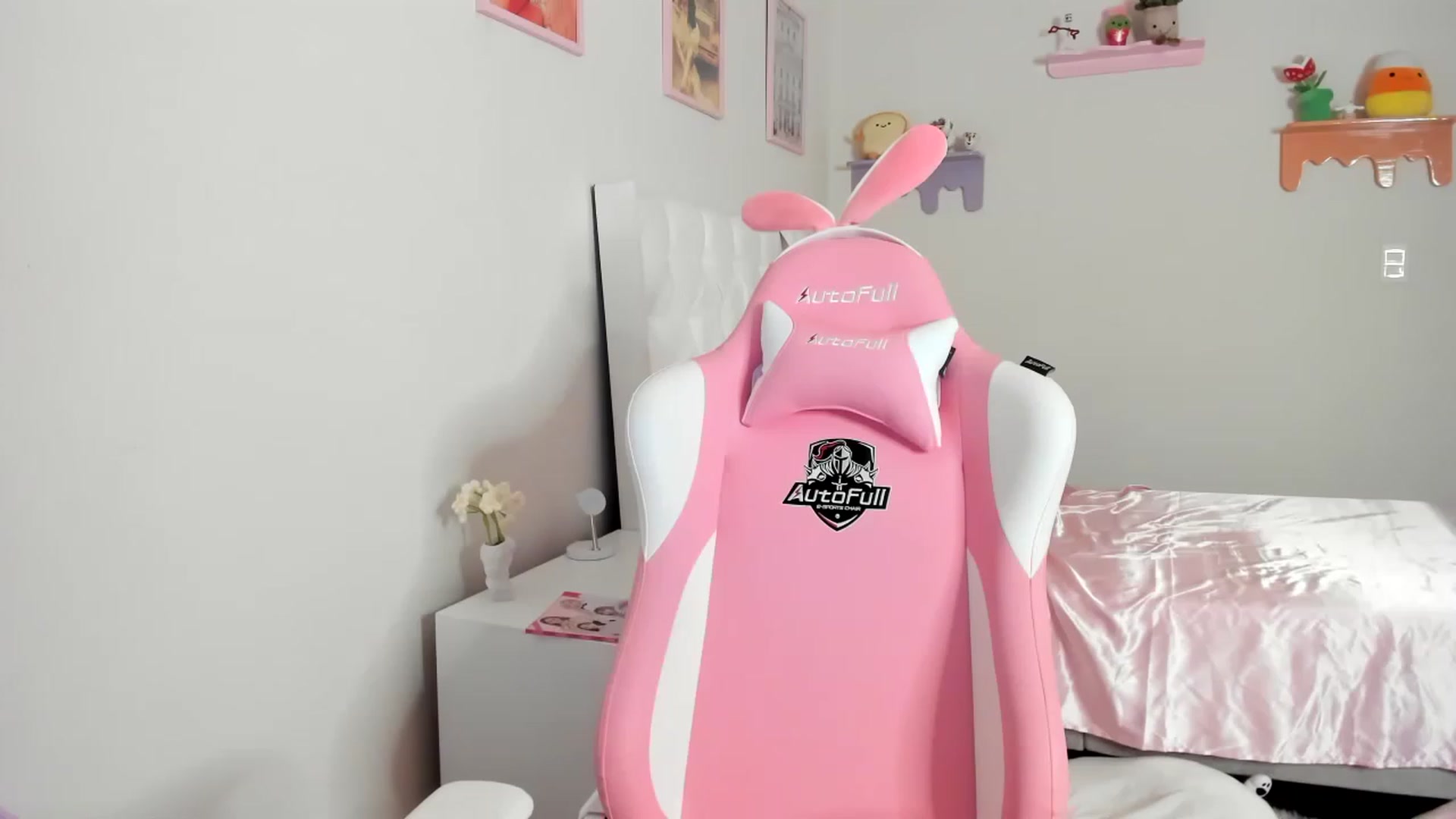 Gallery image thumbnail from Cherrycute666's myfreecams stream on, 06/09/2023, 07:50 image 11 of 20