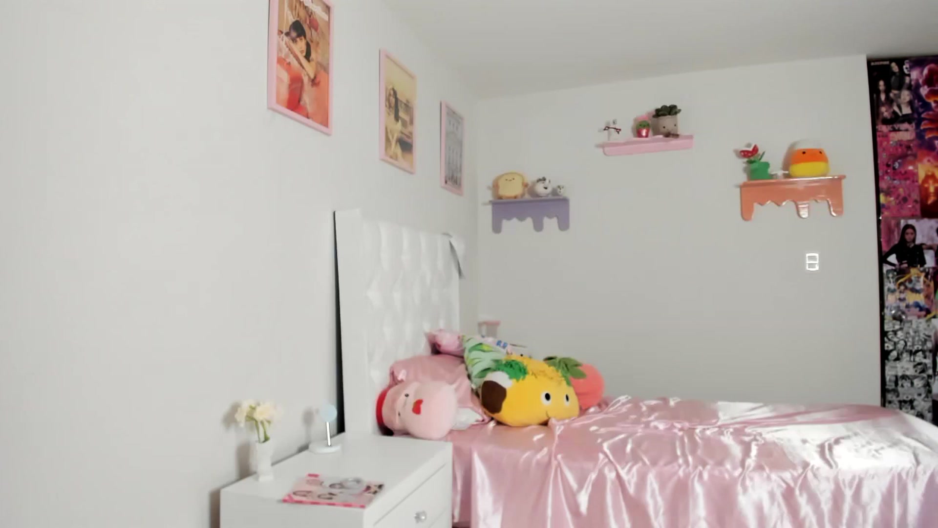 Gallery image thumbnail from Cherrycute666's myfreecams stream on, 06/09/2023, 08:32 image 8 of 20
