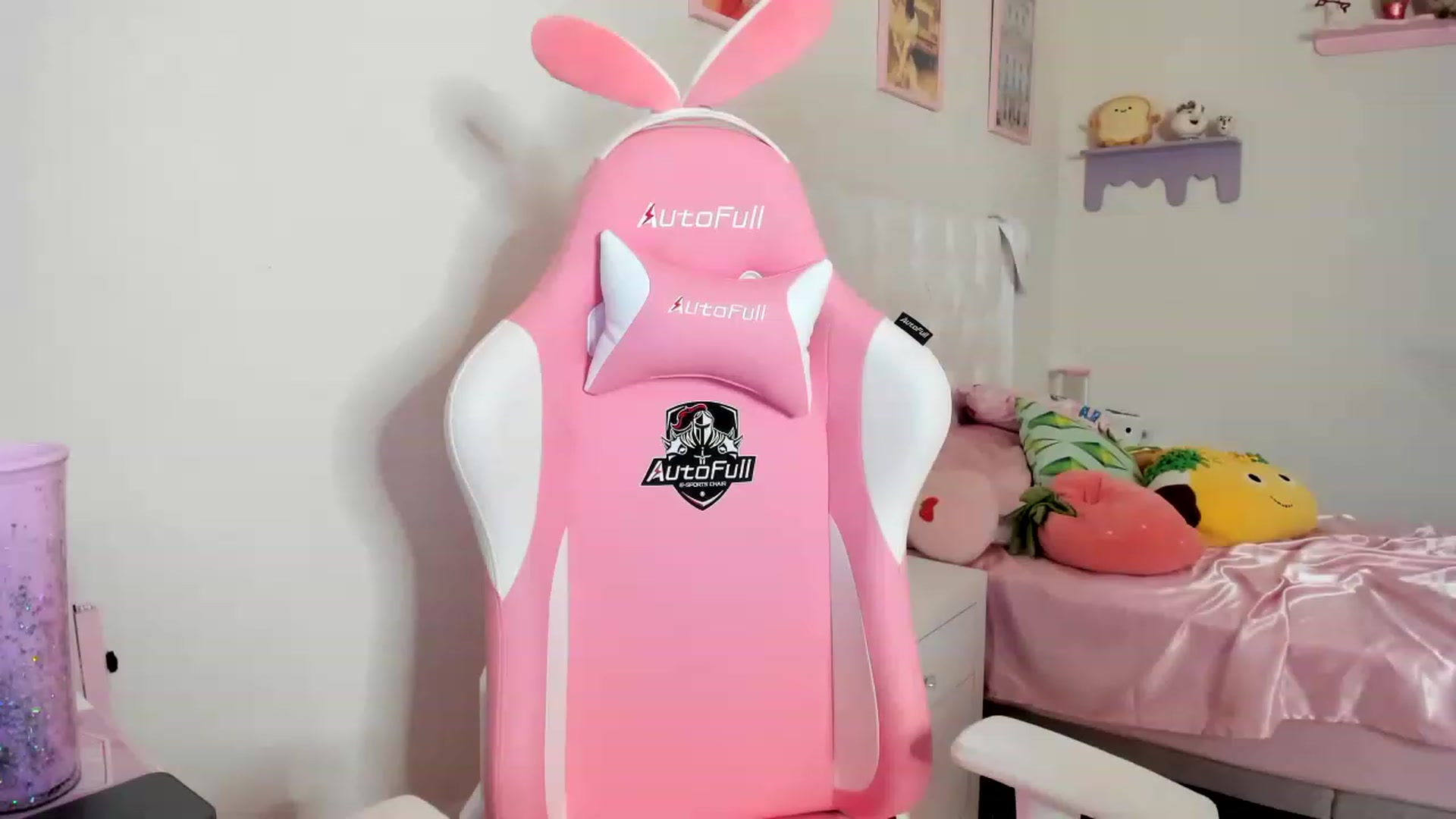 Gallery image thumbnail from Cherrycute666's myfreecams stream on, 06/10/2023, 02:26 image 12 of 20