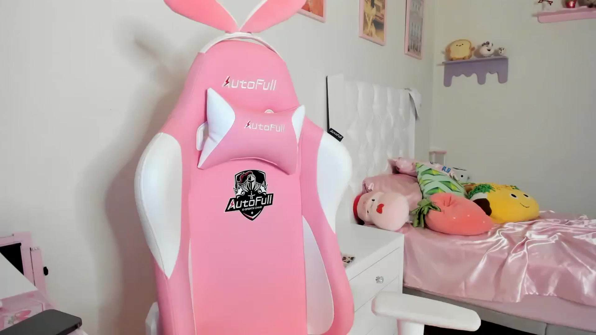 Gallery image thumbnail from Cherrycute666's myfreecams stream on, 06/10/2023, 02:26 image 19 of 20