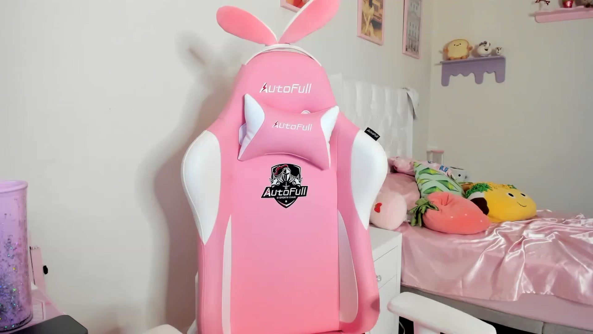 Gallery image thumbnail from Cherrycute666's myfreecams stream on, 06/10/2023, 02:26 image 11 of 20