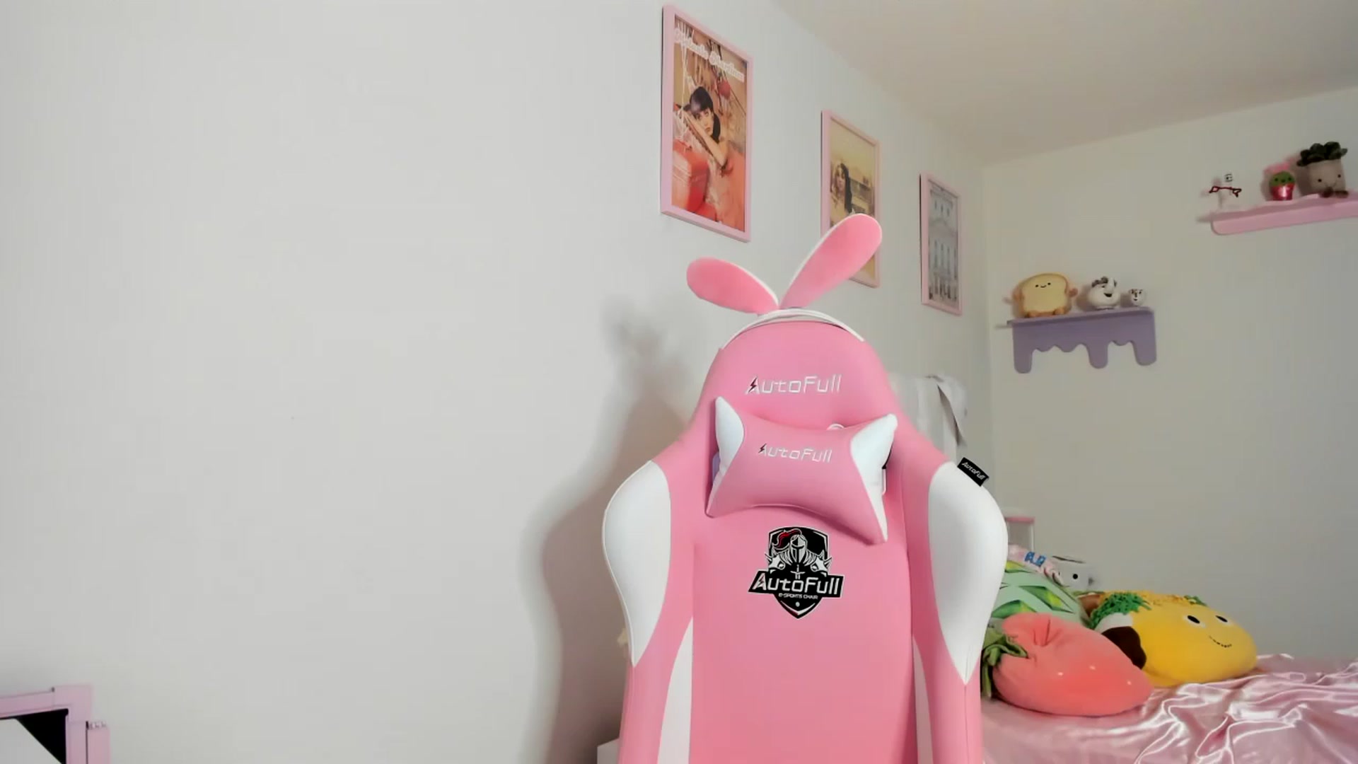 Gallery image thumbnail from Cherrycute666's myfreecams stream on, 06/10/2023, 02:26 image 4 of 20