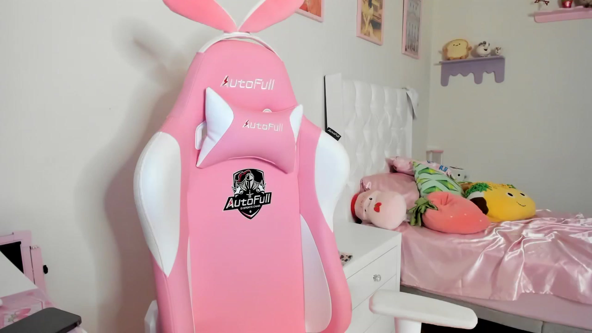 Gallery image thumbnail from Cherrycute666's myfreecams stream on, 06/10/2023, 02:26 image 20 of 20