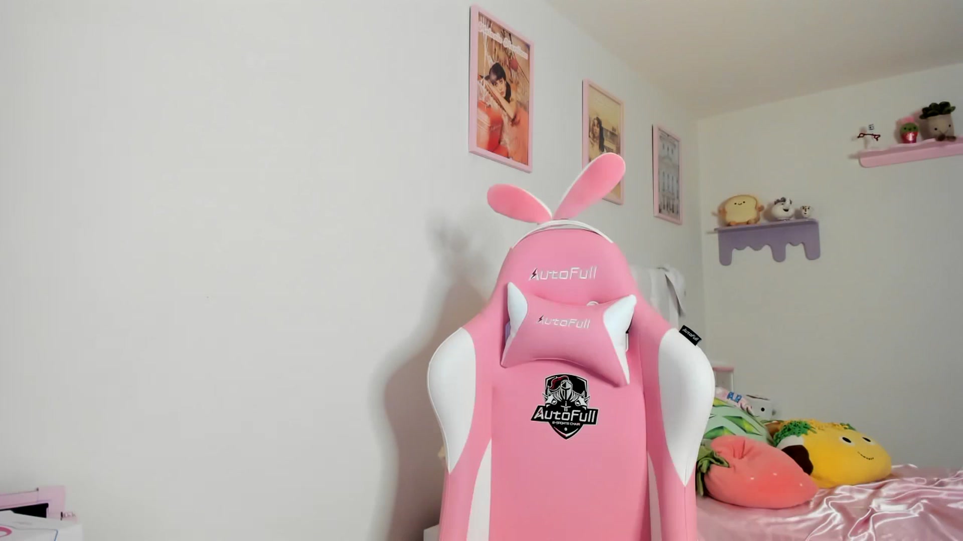 Gallery image thumbnail from Cherrycute666's myfreecams stream on, 06/10/2023, 02:26 image 2 of 20