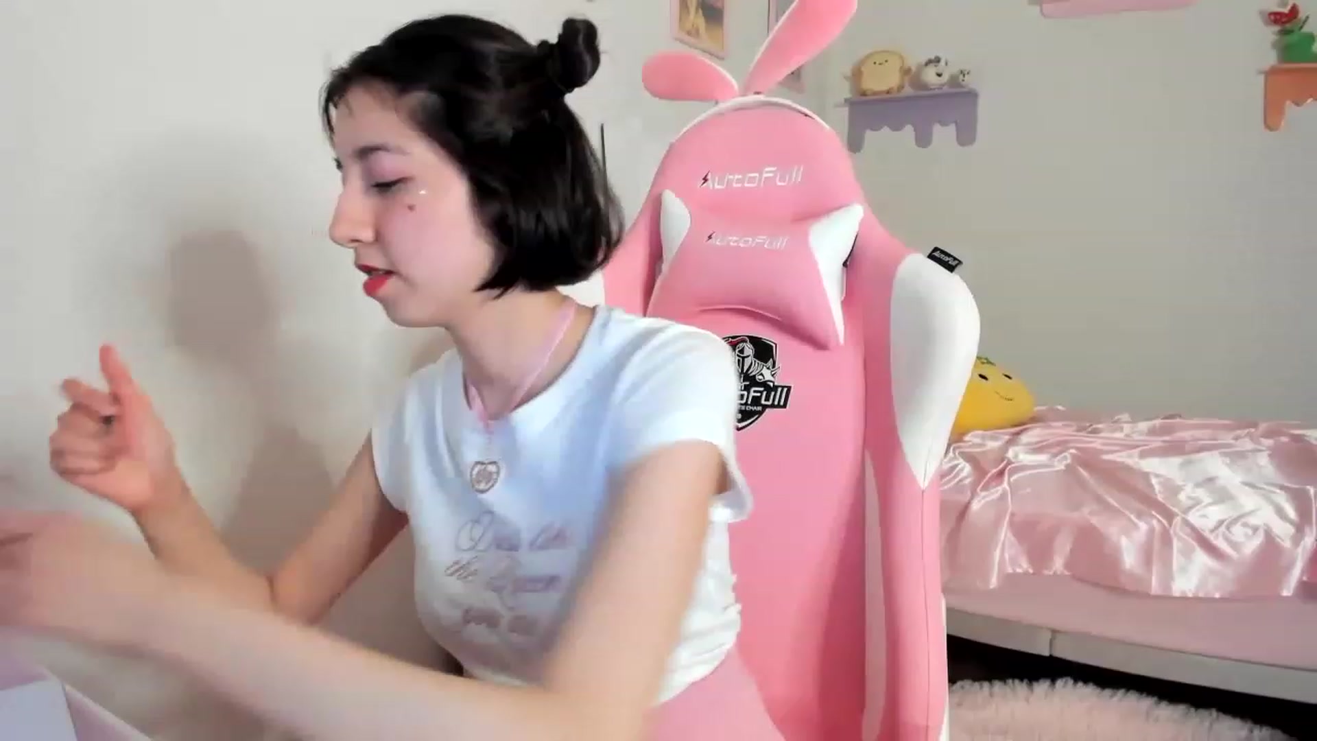 Gallery image thumbnail from Cherrycute666's myfreecams stream on, 06/10/2023, 03:51 image 2 of 20