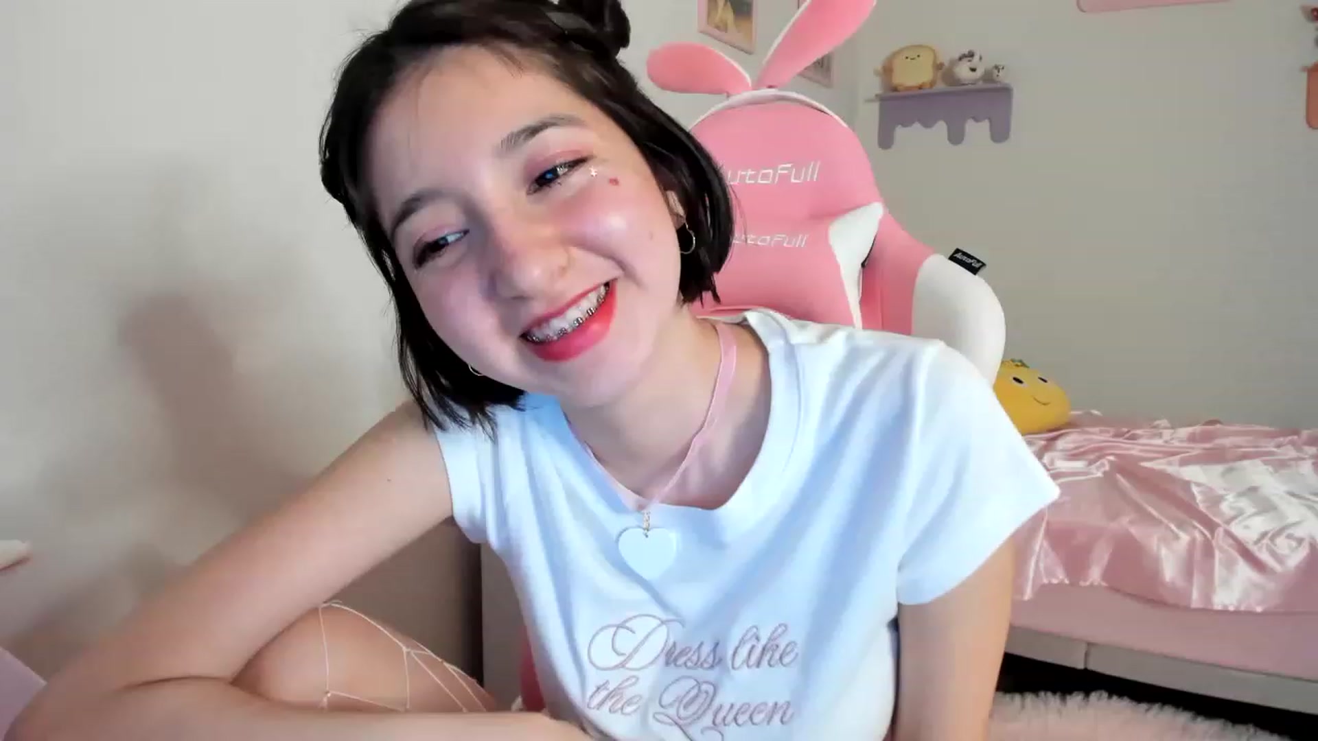 Gallery image thumbnail from Cherrycute666's myfreecams stream on, 06/10/2023, 03:51 image 6 of 20