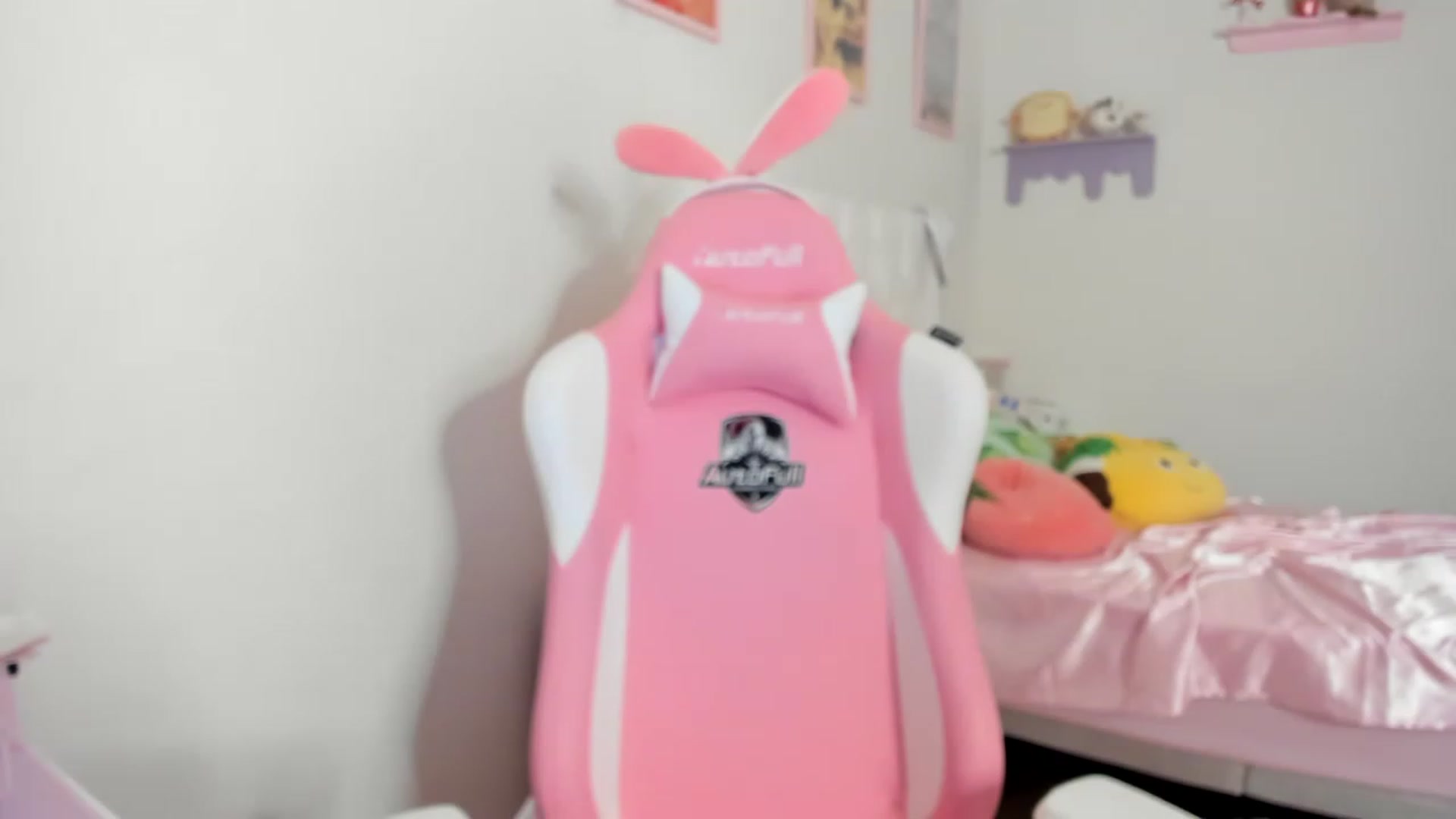 Gallery image thumbnail from Cherrycute666's myfreecams stream on, 06/10/2023, 04:58 image 4 of 20