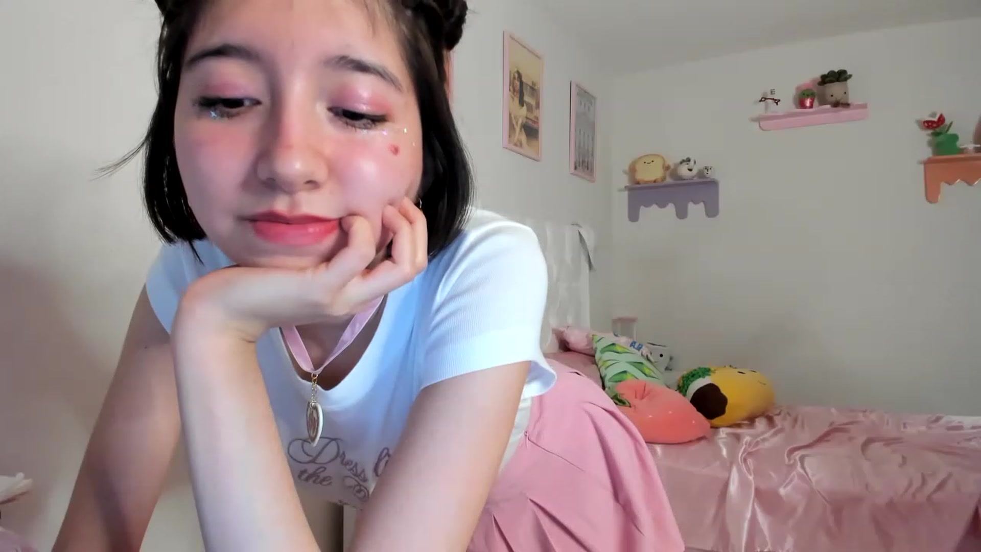 Gallery image thumbnail from Cherrycute666's myfreecams stream on, 06/10/2023, 06:09 image 4 of 20