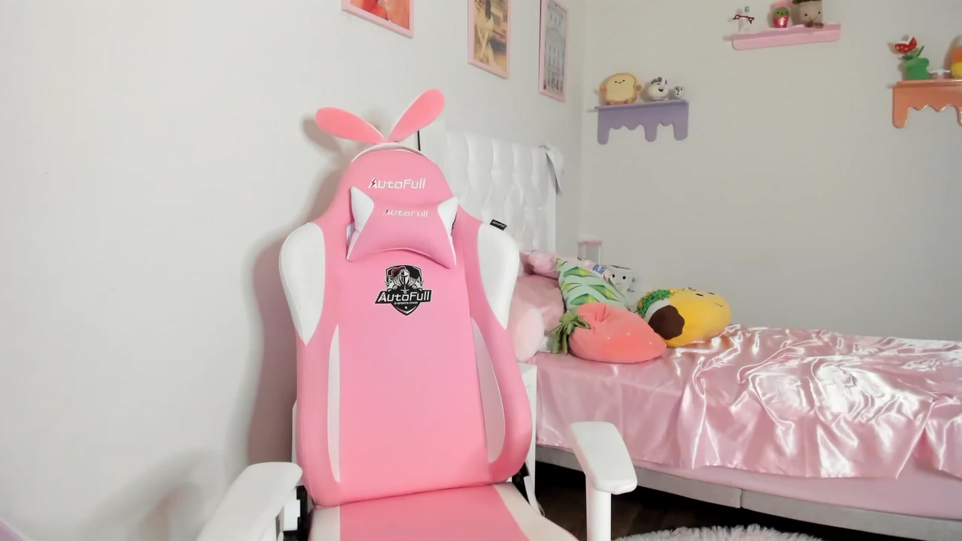 Gallery image thumbnail from Cherrycute666's myfreecams stream on, 06/10/2023, 09:08 image 9 of 20