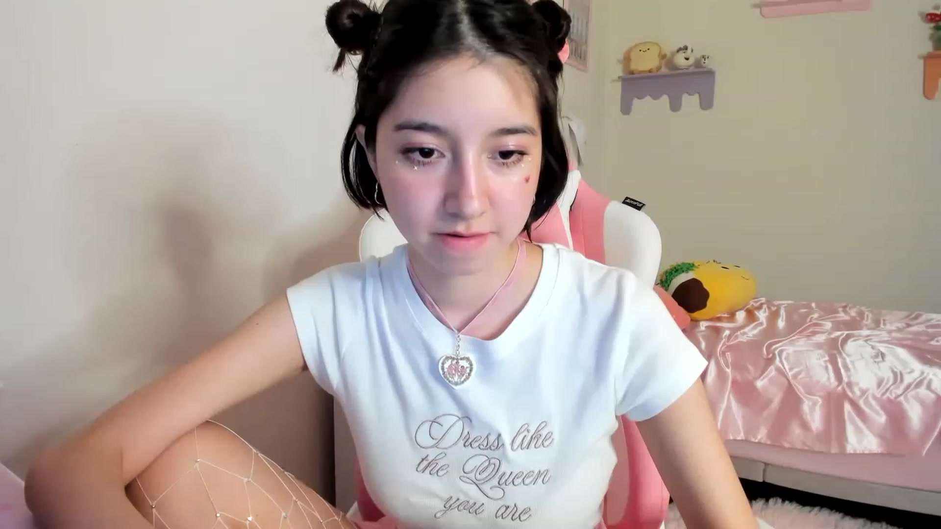 Gallery image thumbnail from Cherrycute666's myfreecams stream on, 06/10/2023, 09:08 image 4 of 20