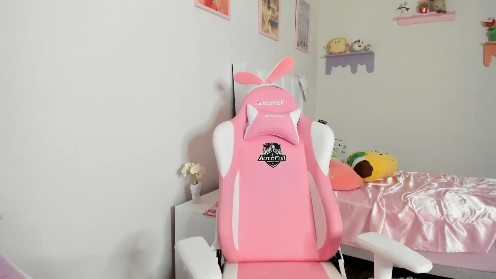 Gallery image thumbnail from Cherrycute666's myfreecams stream on, 06/10/2023, 09:08 image 3 of 20