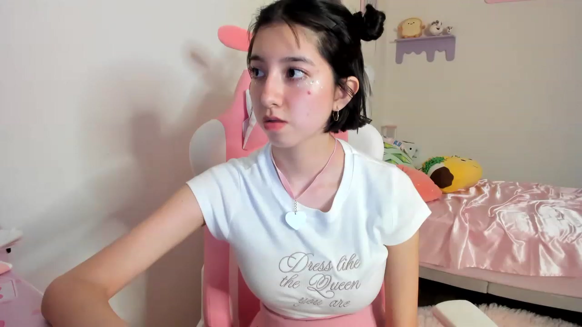 Gallery image thumbnail from Cherrycute666's myfreecams stream on, 06/10/2023, 09:08 image 17 of 20