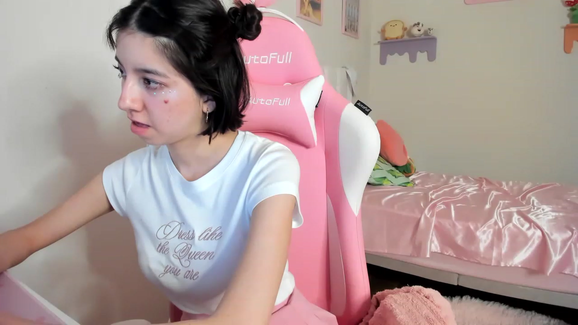 Gallery image thumbnail from Cherrycute666's myfreecams stream on, 06/10/2023, 11:38 image 16 of 20