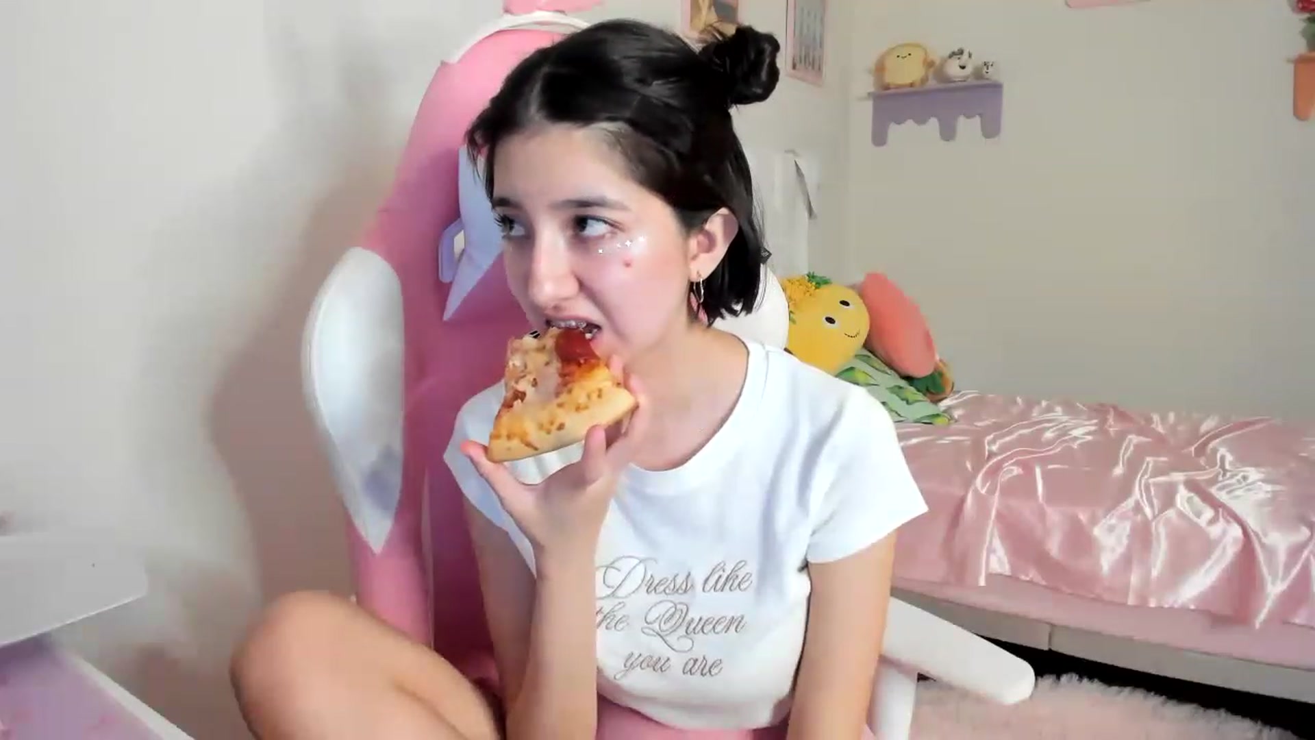 Gallery image thumbnail from Cherrycute666's myfreecams stream on, 06/10/2023, 11:38 image 9 of 20