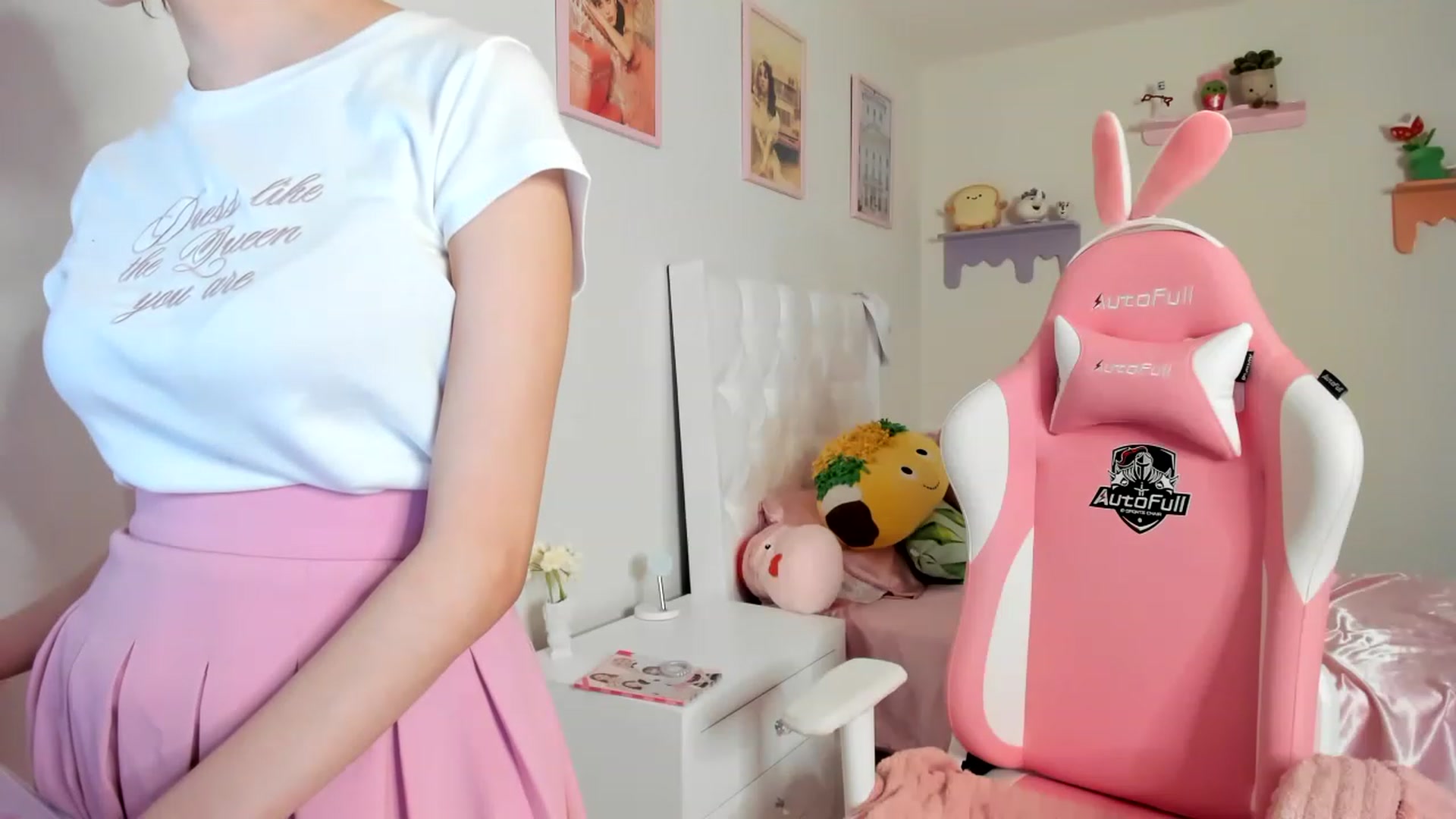 Gallery image thumbnail from Cherrycute666's myfreecams stream on, 06/10/2023, 11:38 image 19 of 20