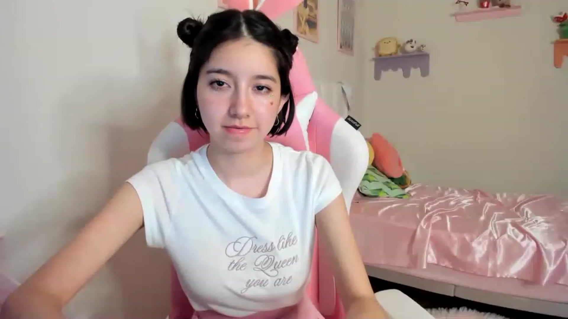 Gallery image thumbnail from Cherrycute666's myfreecams stream on, 06/10/2023, 11:38 image 7 of 20