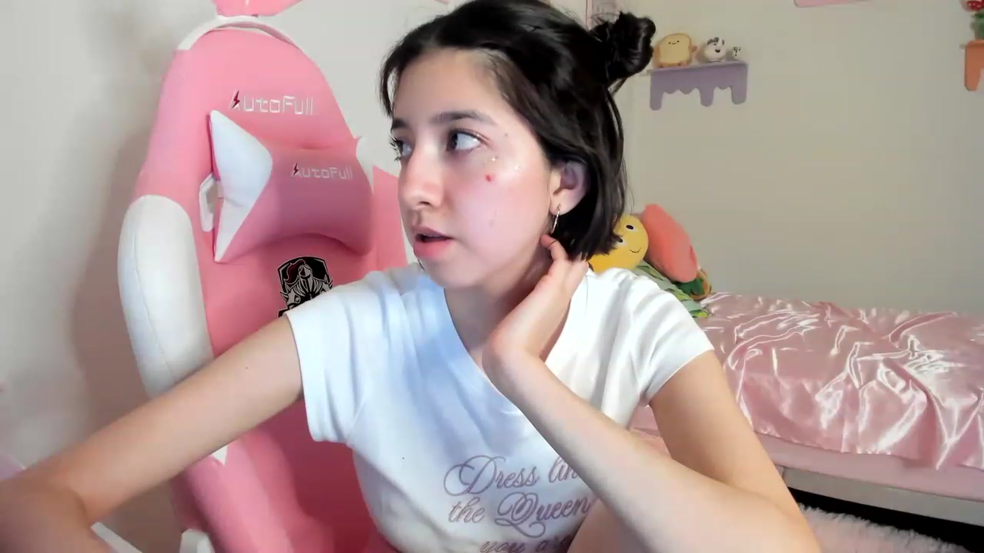 Gallery image thumbnail from Cherrycute666's myfreecams stream on, 06/10/2023, 11:38 image 13 of 20