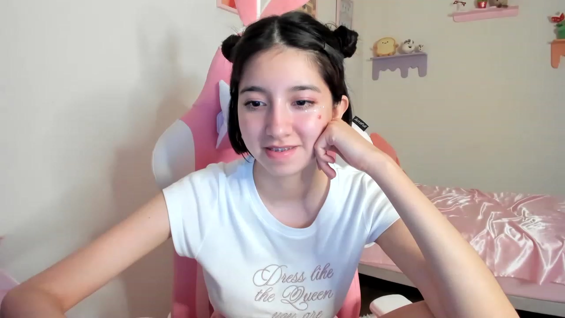 Gallery image thumbnail from Cherrycute666's myfreecams stream on, 06/10/2023, 11:38 image 8 of 20